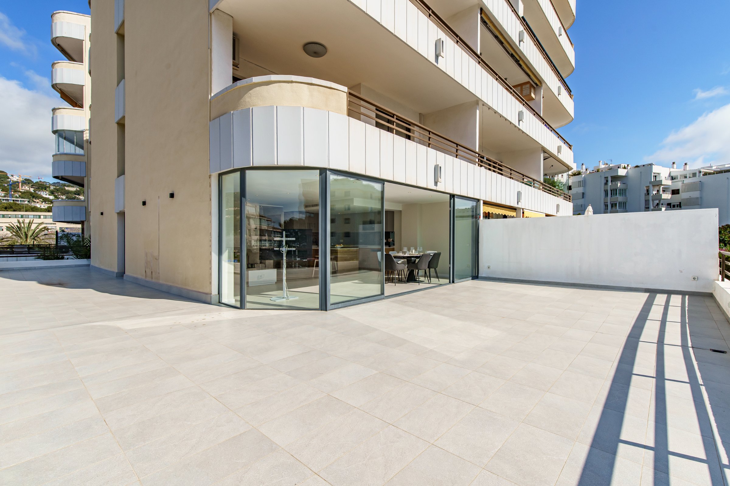 Fully Renovated Elegant Apartment with Expansive Terrace in Puerto Portals