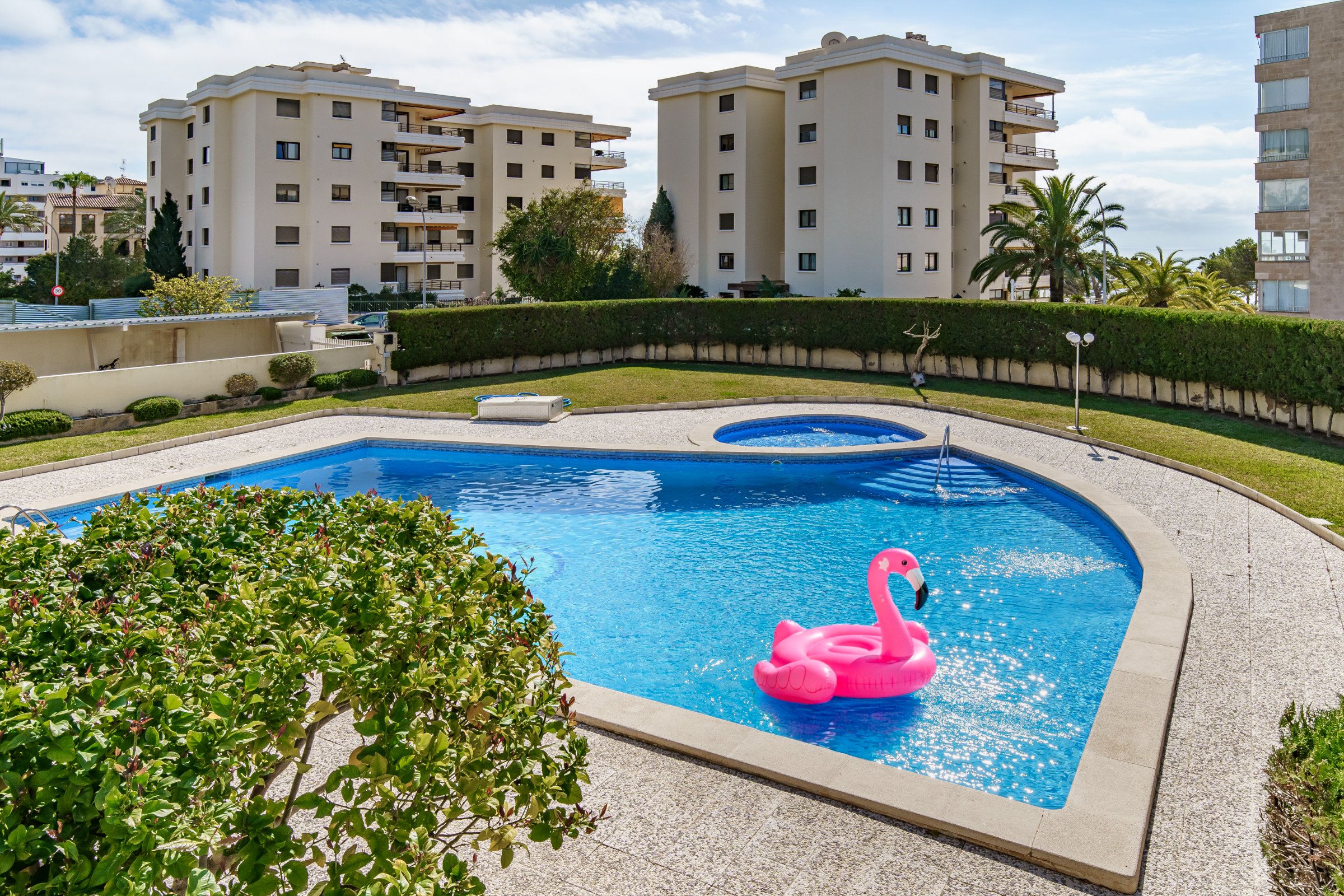Fully Renovated Elegant Apartment with Expansive Terrace in Puerto Portals