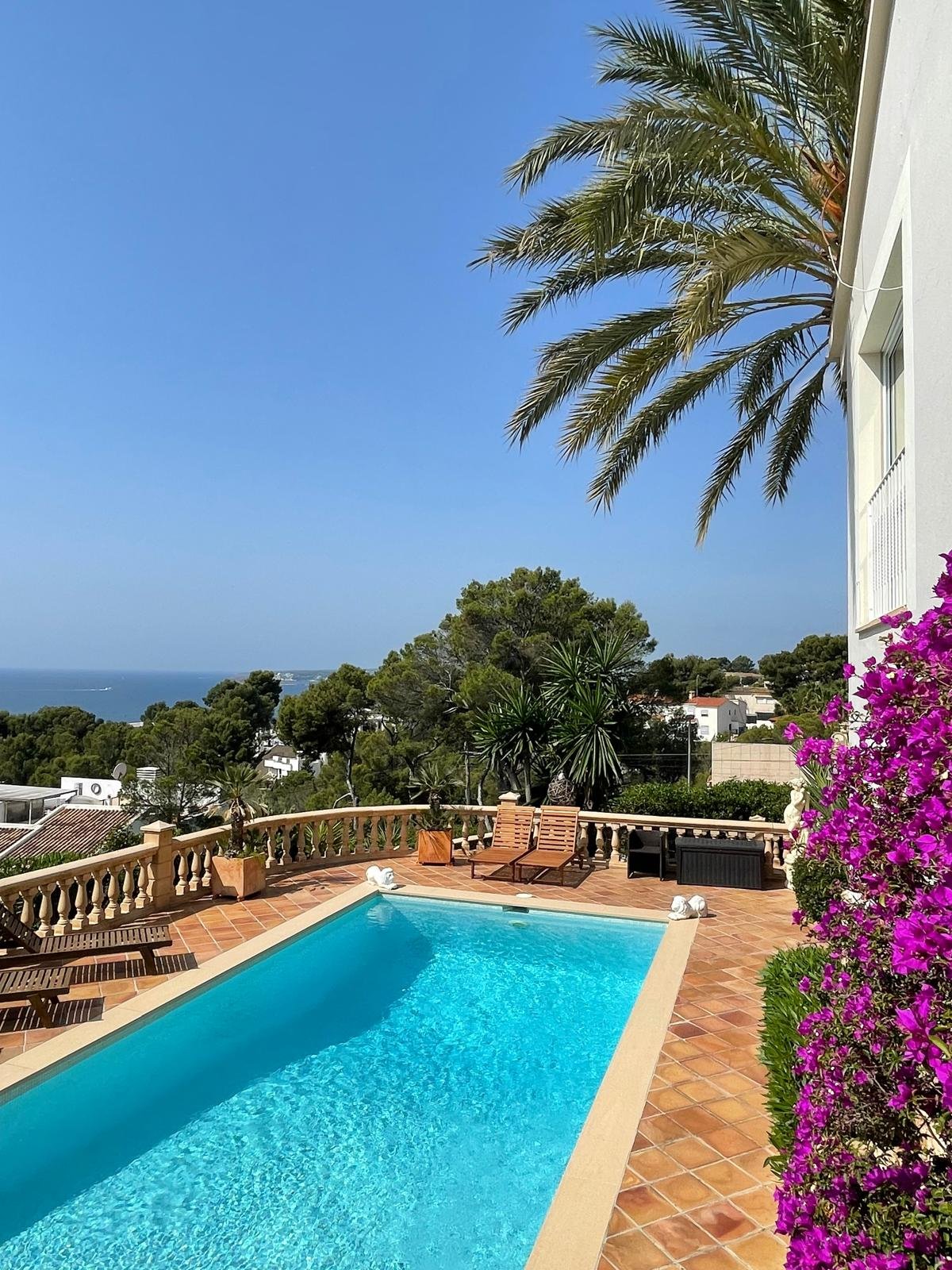 Contemporary Villa with Sea Views and Timeless Elegance