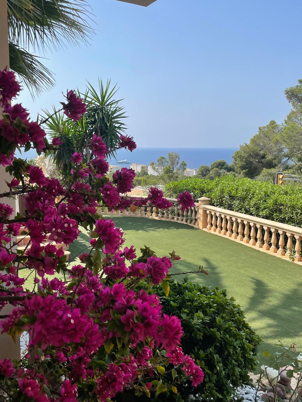 Contemporary Villa with Sea Views and Timeless Elegance
