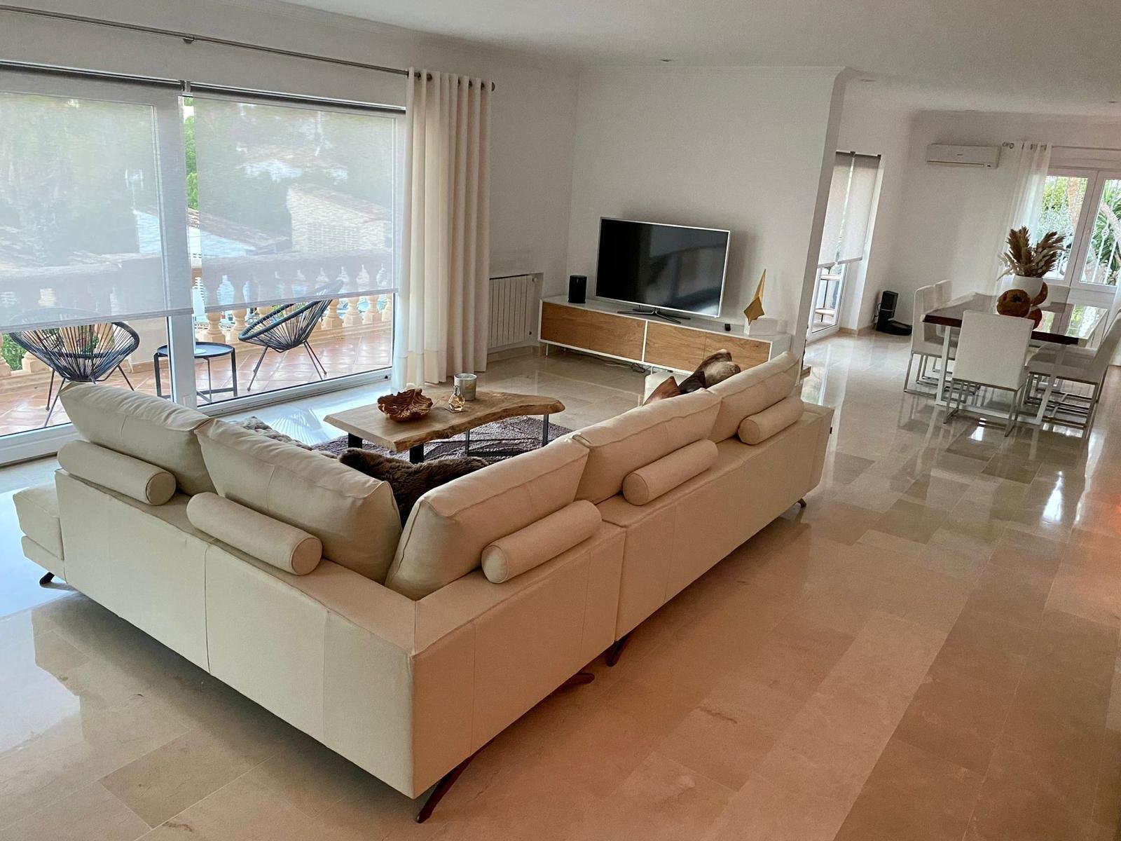 Contemporary Villa with Sea Views and Timeless Elegance