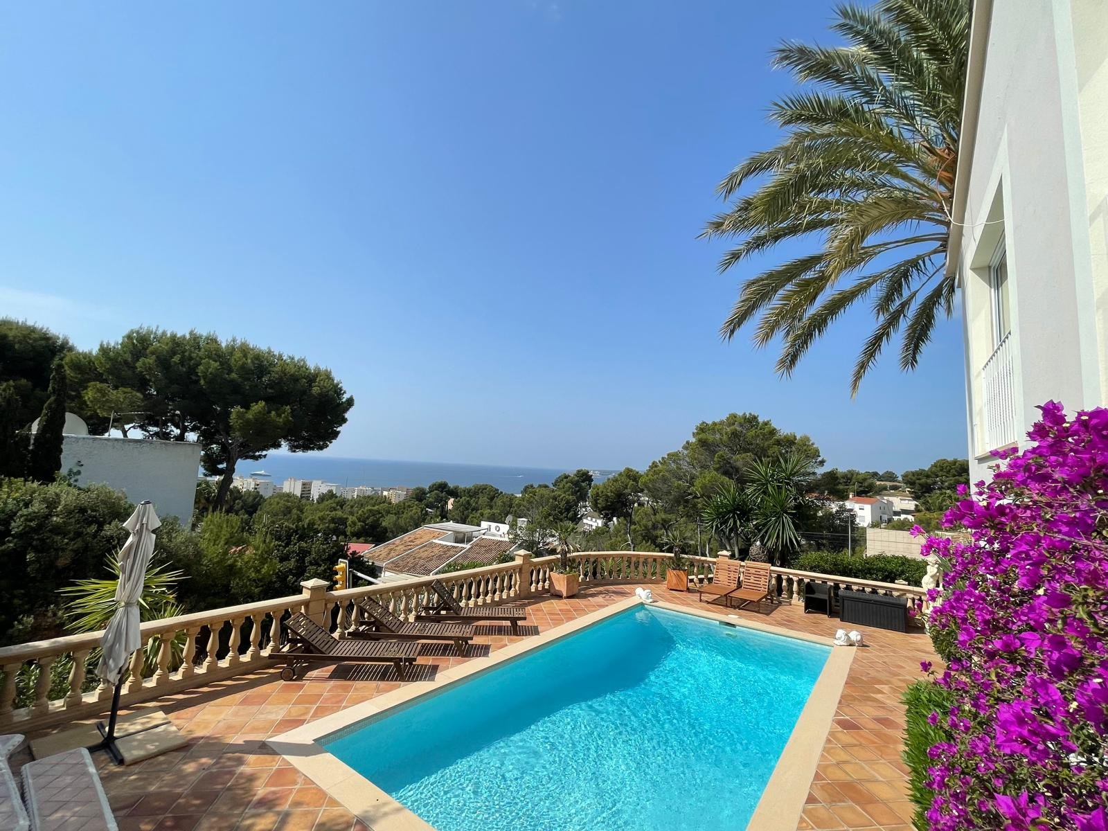 Contemporary Villa with Sea Views and Timeless Elegance