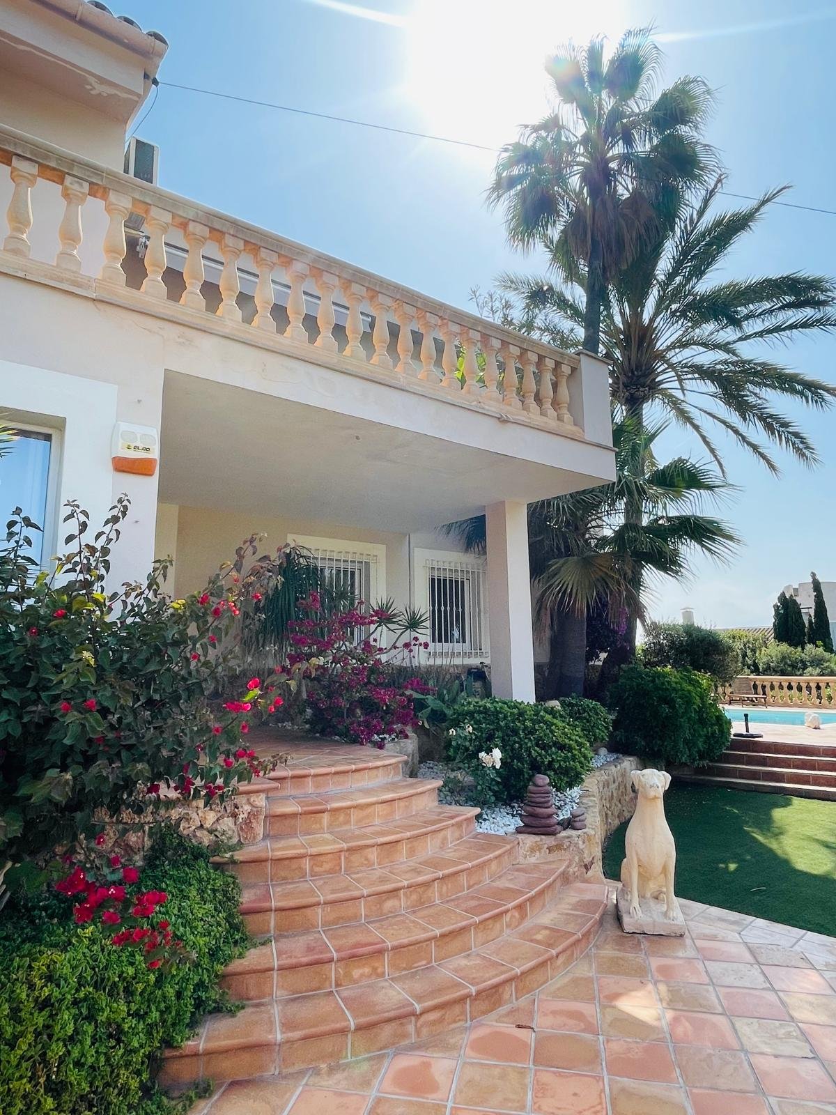 Contemporary Villa with Sea Views and Timeless Elegance