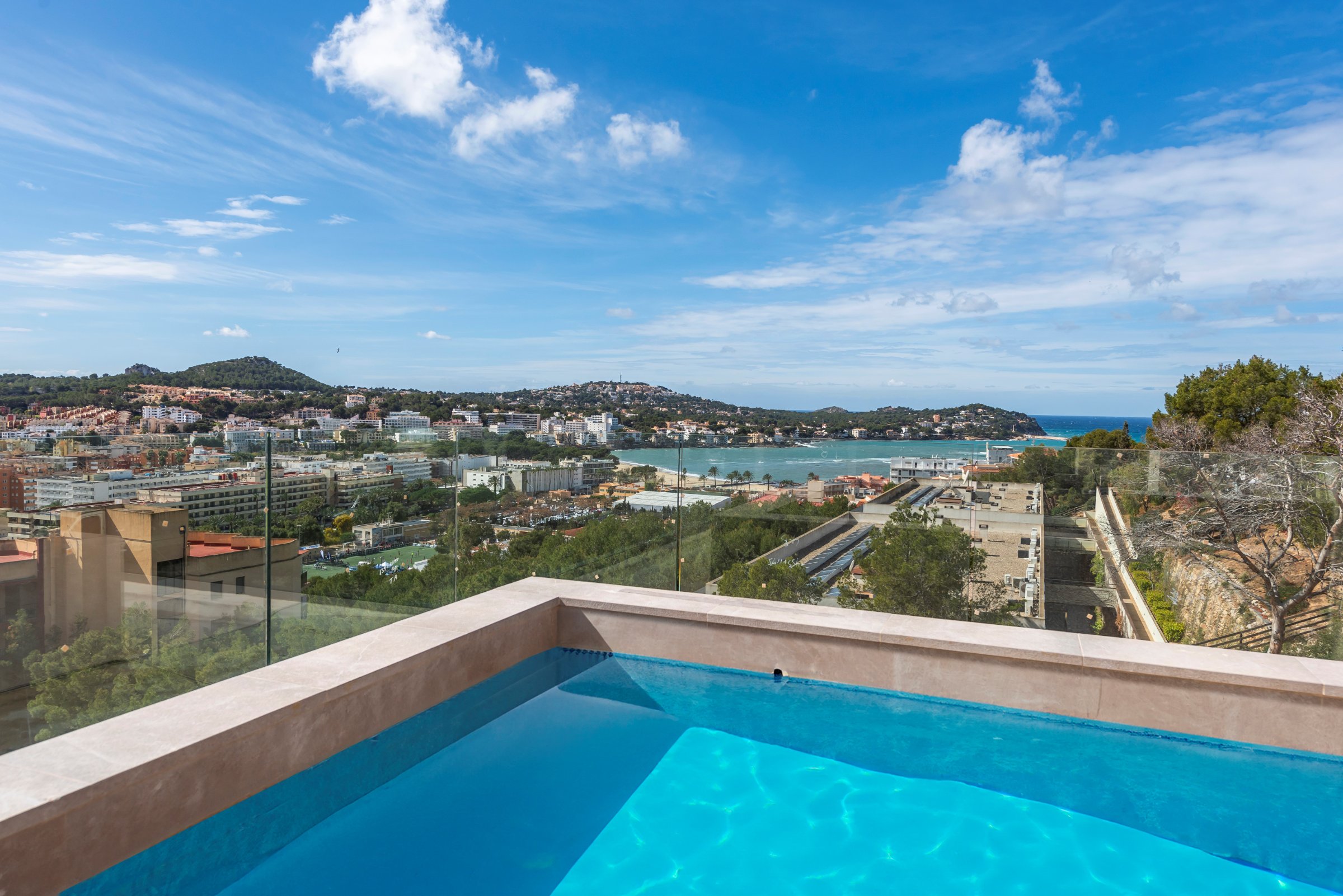 Penthouse with sea view and private pool in Santa Ponsa