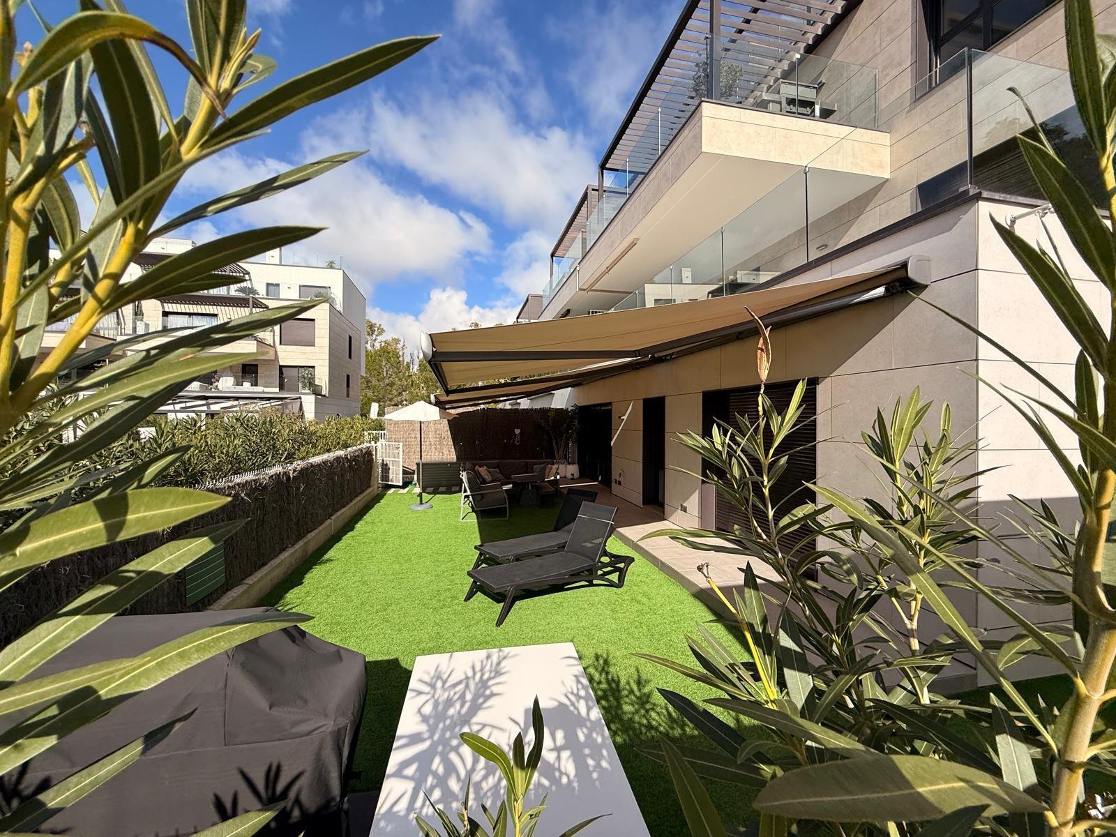 Appartamento contemporaneo al piano terra con giardino vicino alla spiaggia a Santa Ponsa