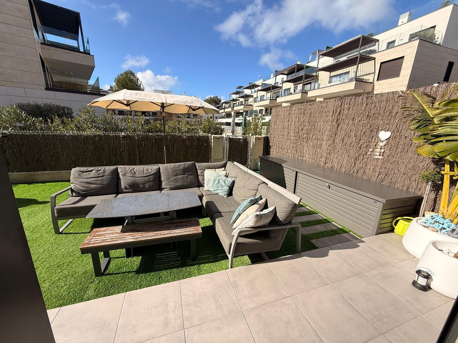 Appartamento contemporaneo al piano terra con giardino vicino alla spiaggia a Santa Ponsa