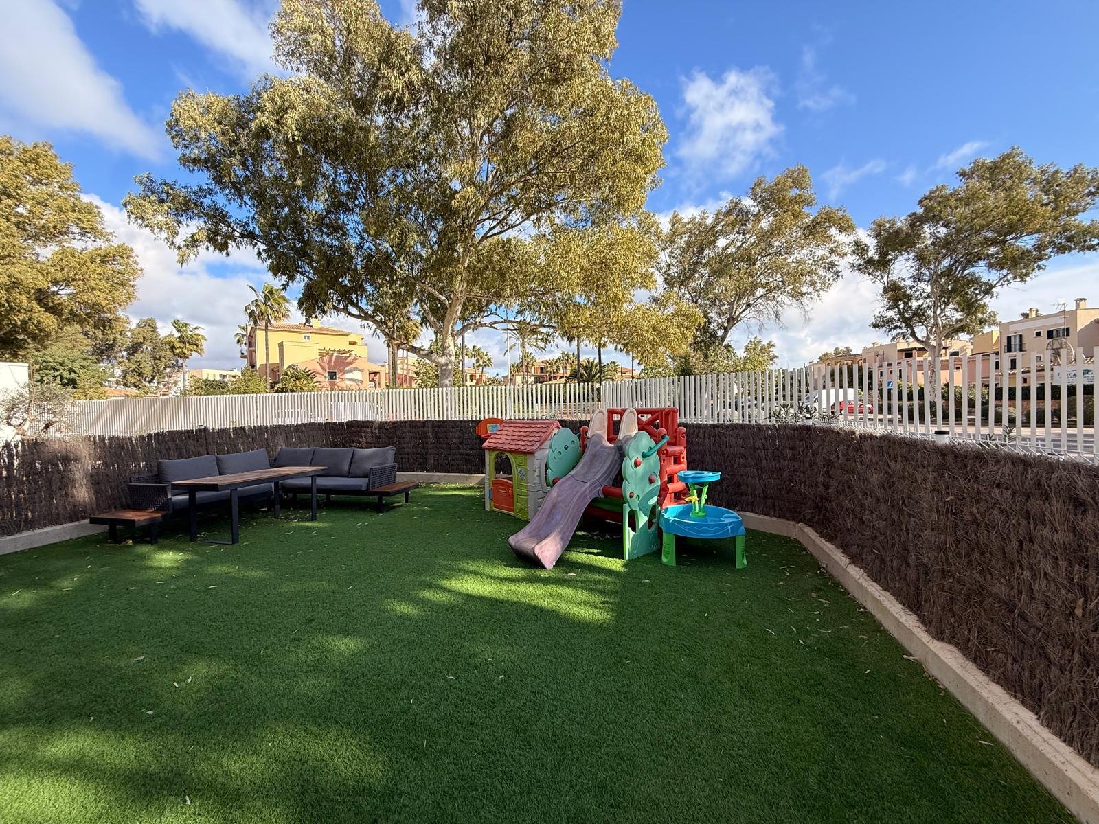 Appartamento contemporaneo al piano terra con giardino vicino alla spiaggia a Santa Ponsa