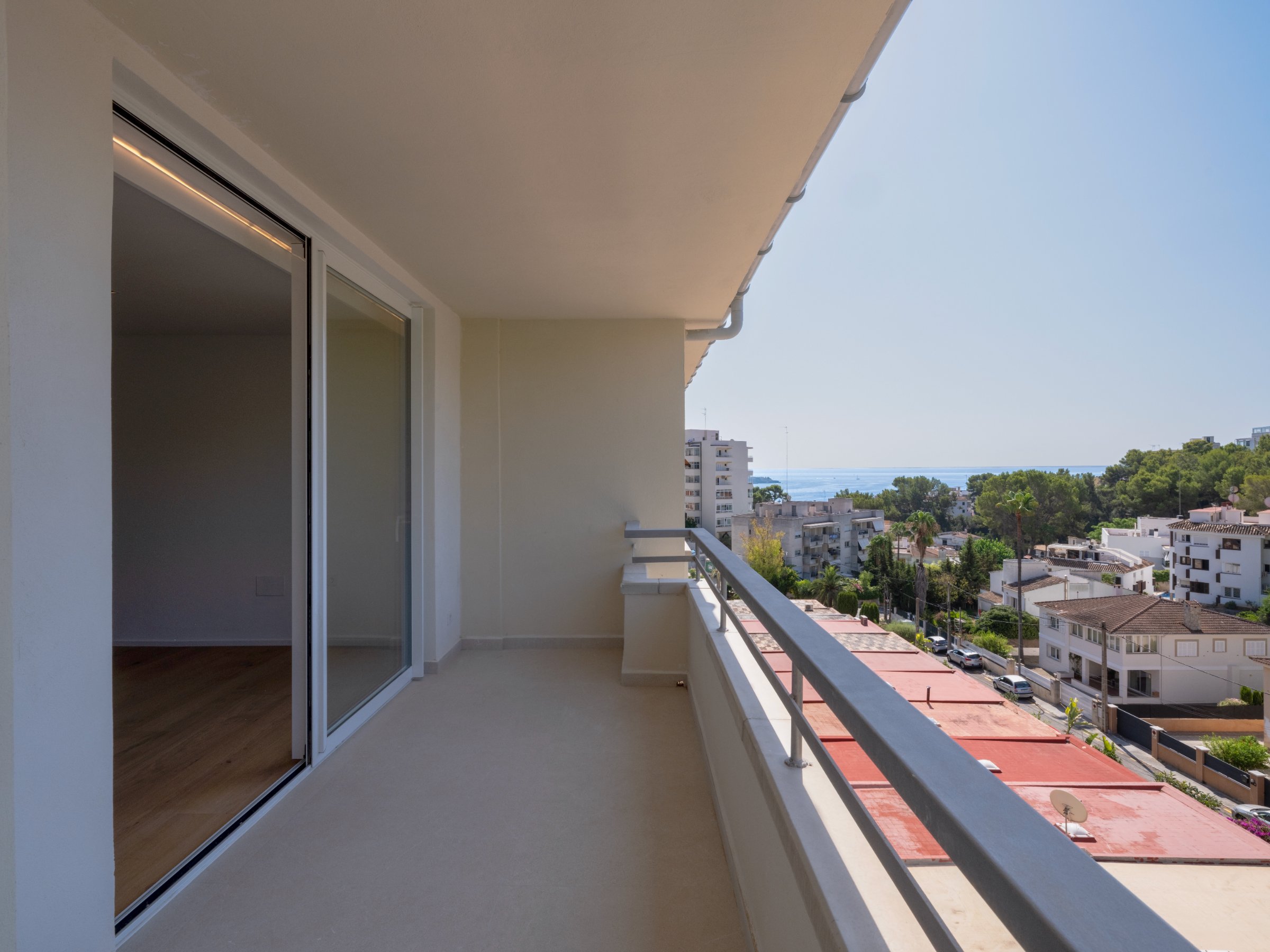 Bright and Newly Renovated Apartment in San Agustín