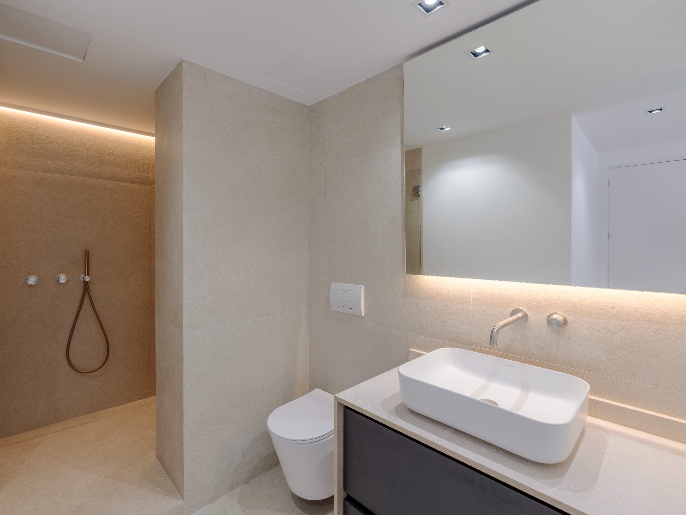 Bright and Newly Renovated Apartment in San Agustín