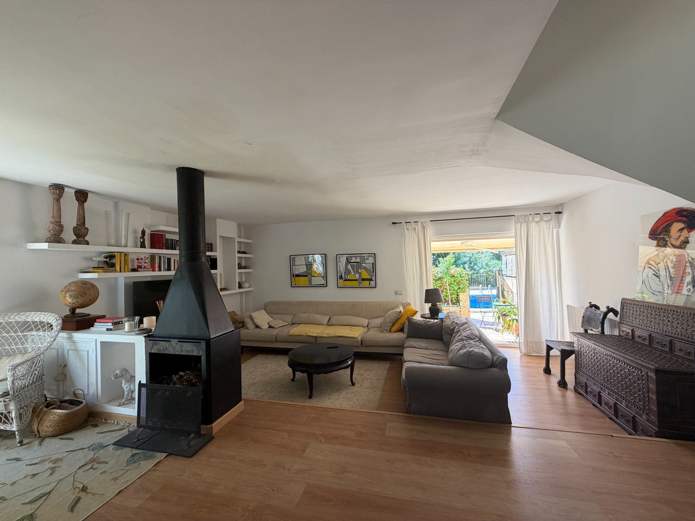 Charming Duplex Living in La Bonanova