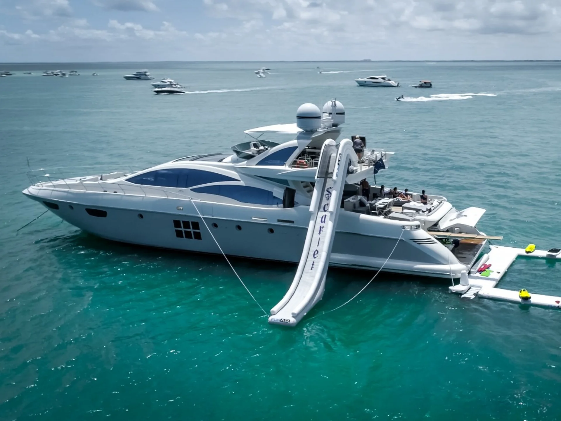 SCARLET | Azimut 103S