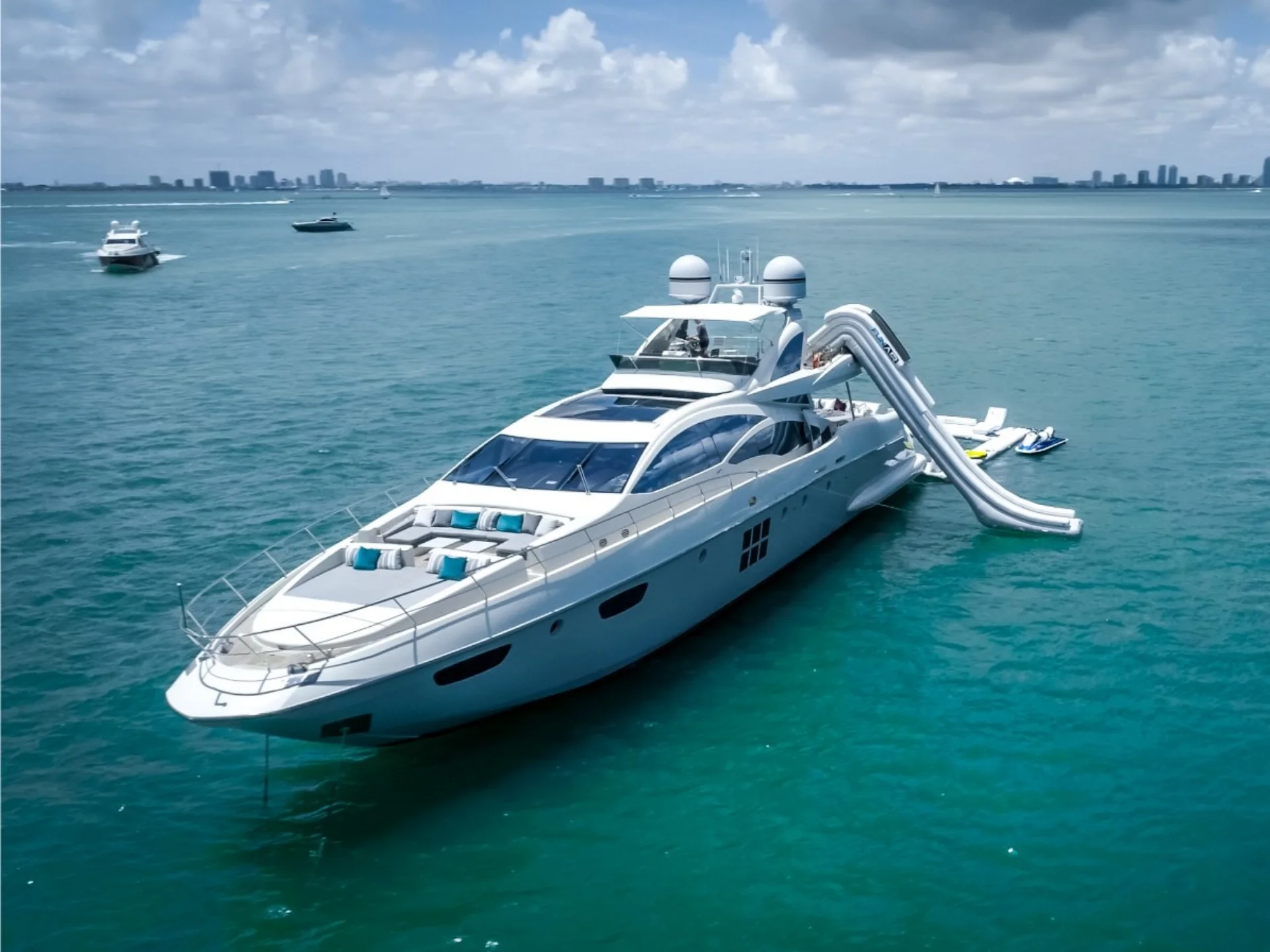 SCARLET | Azimut 103S - Azimut