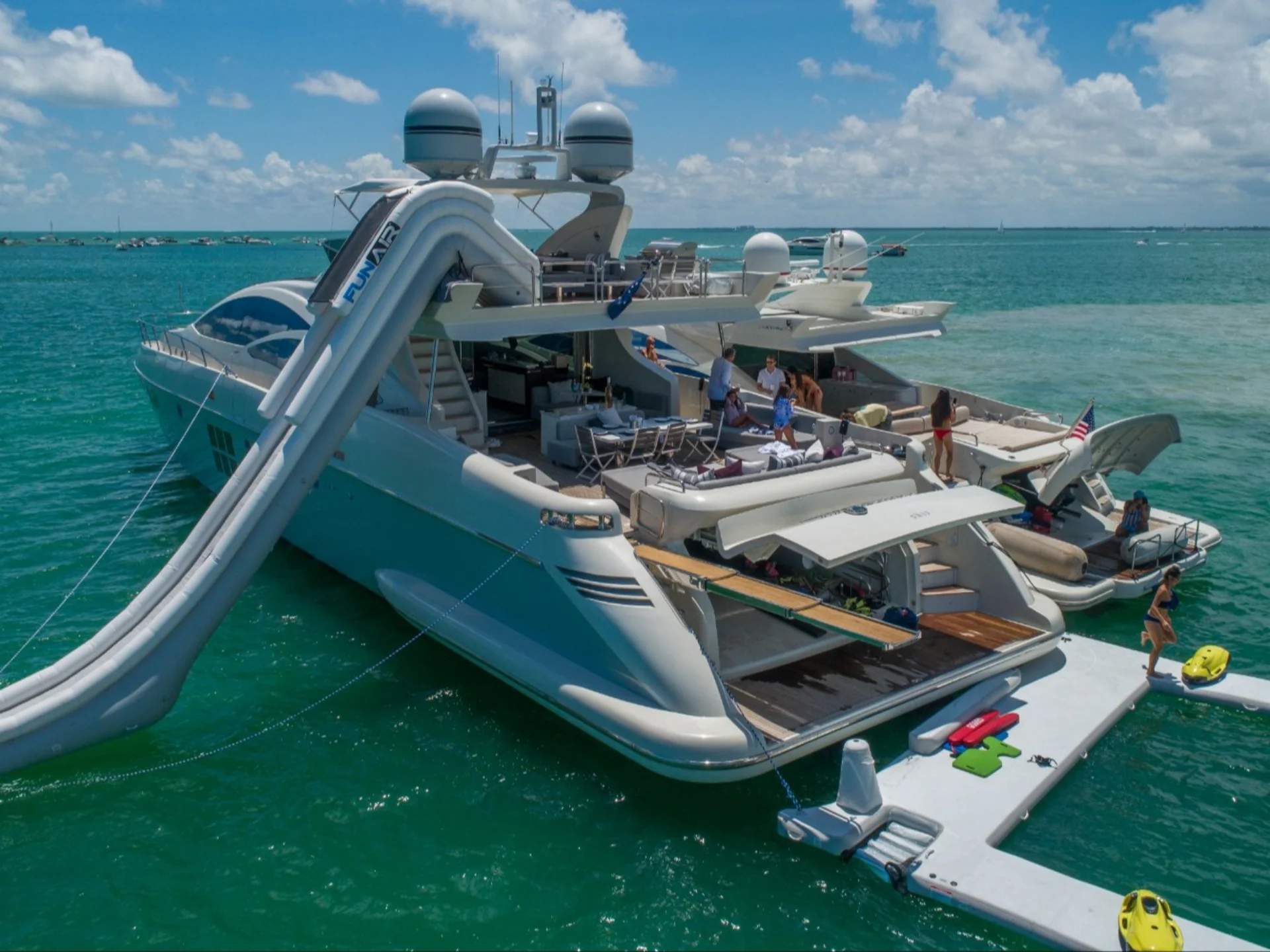 SCARLET | Azimut 103S - Azimut