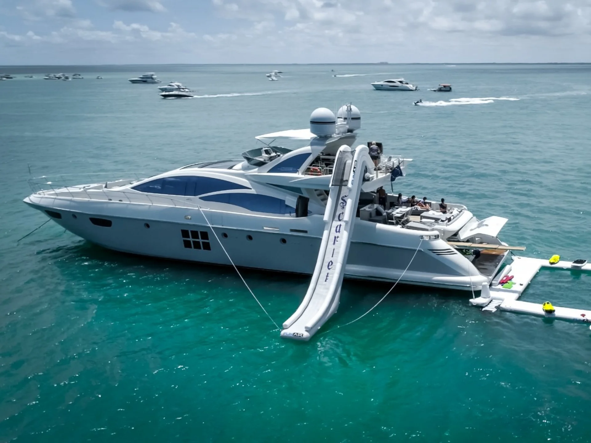 SCARLET | Azimut 103S - Azimut