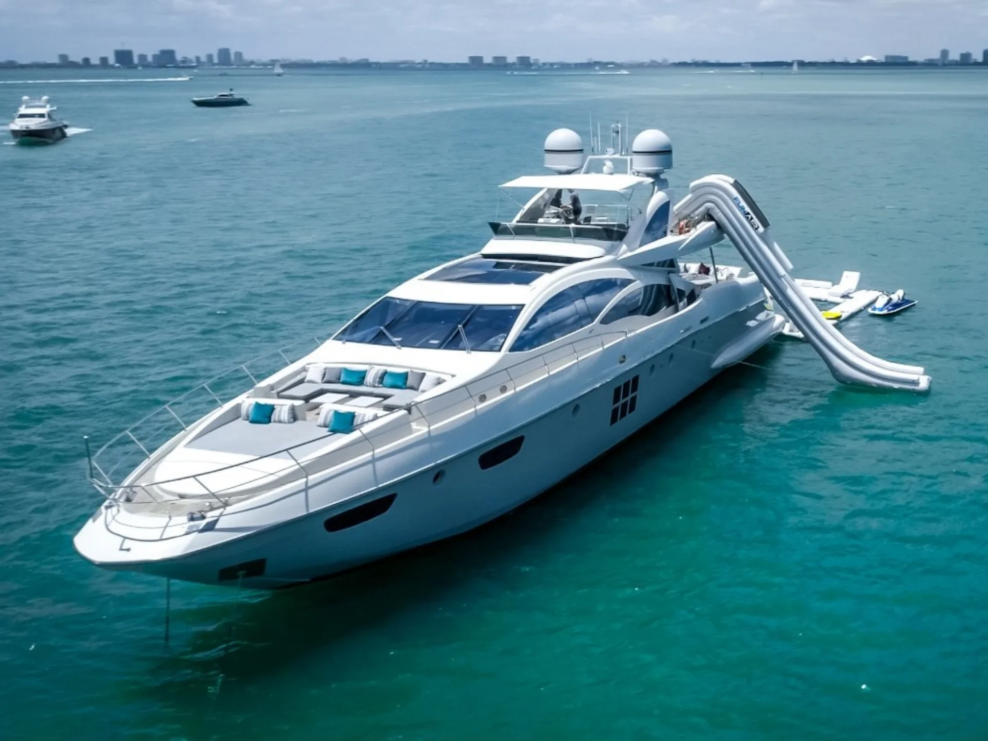 SCARLET | Azimut 103S - Azimut