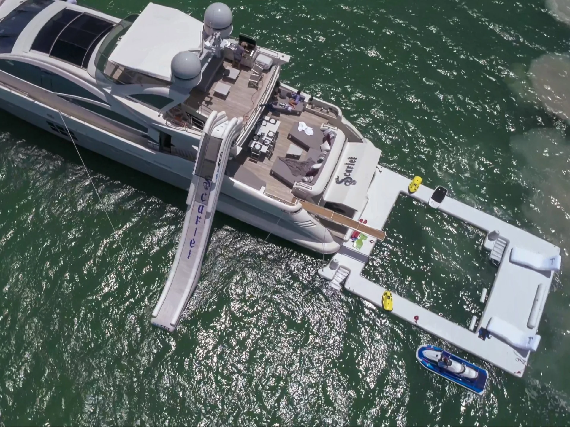 SCARLET | Azimut 103S - Azimut