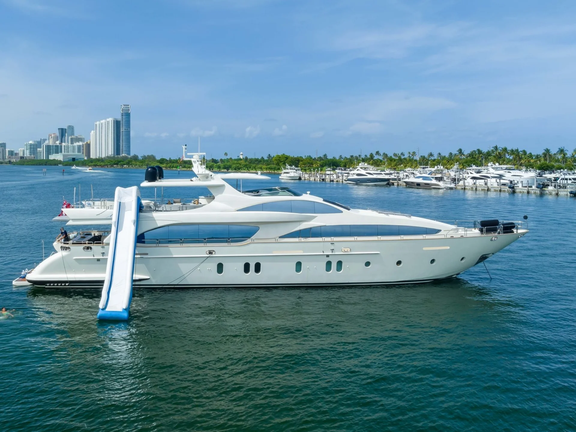 RYLAX | Azimut 116 - Azimut