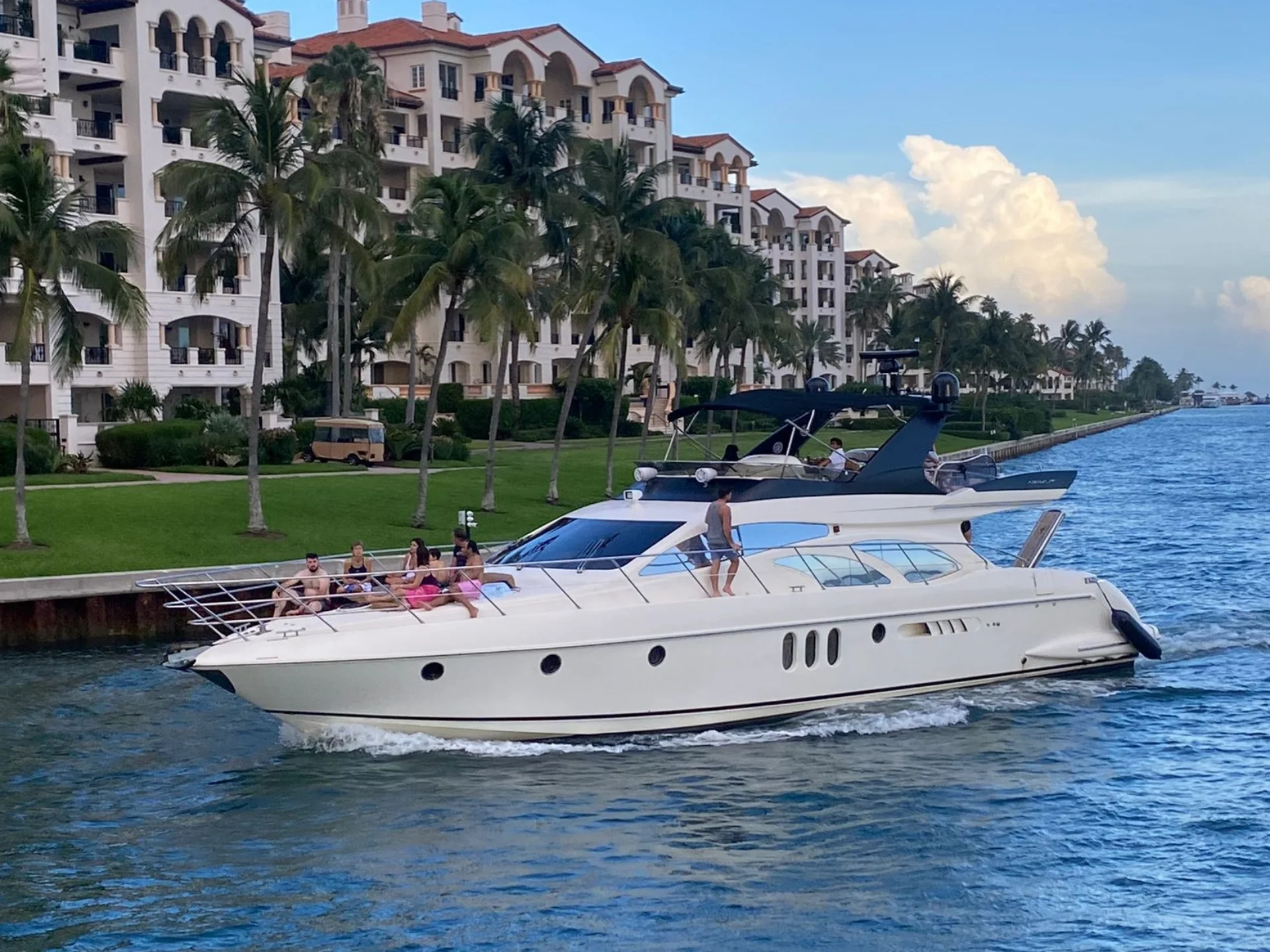 PRICELESS | Azimut 62 - Azimut