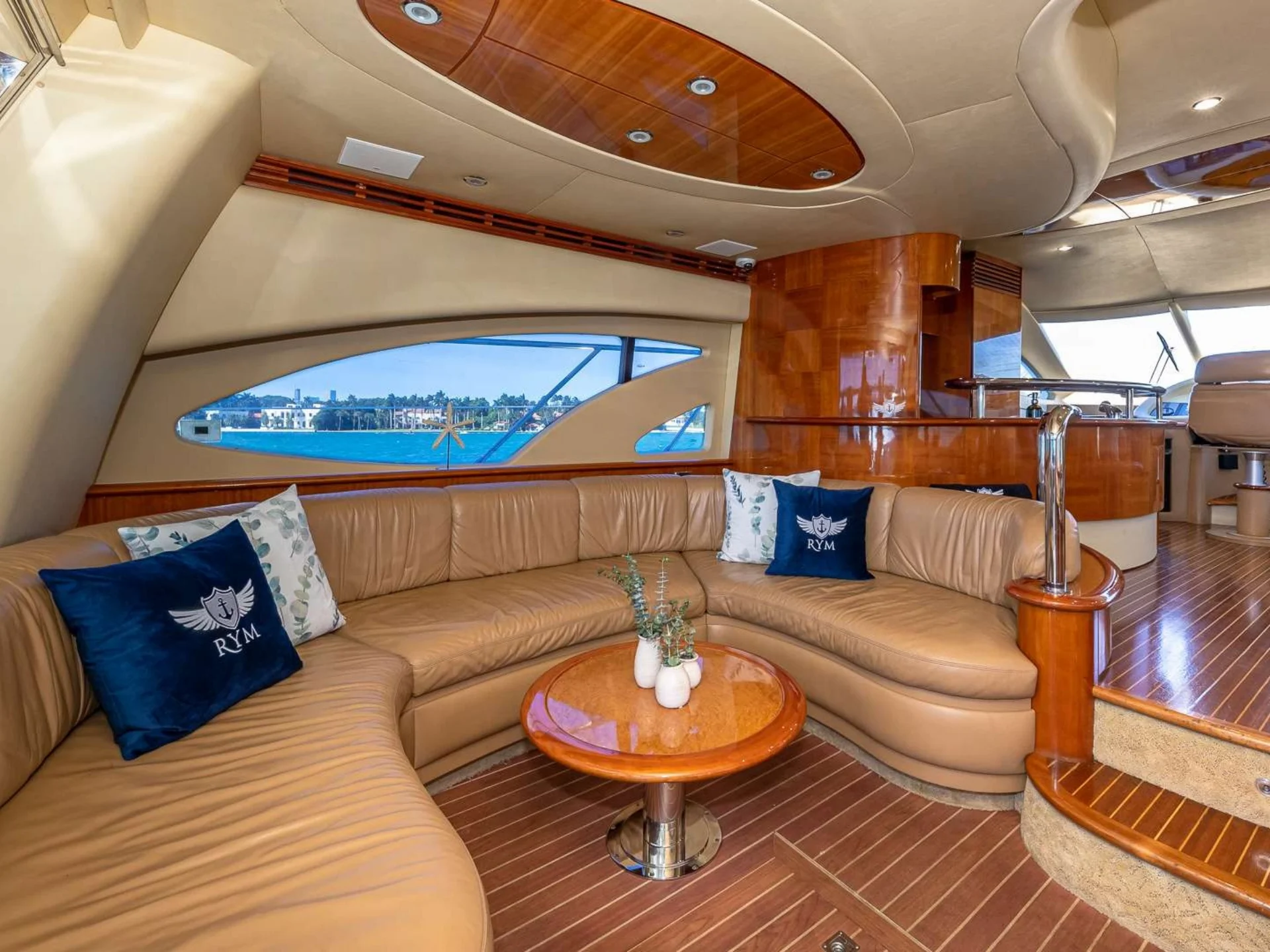 PRICELESS | Azimut 62 - Azimut