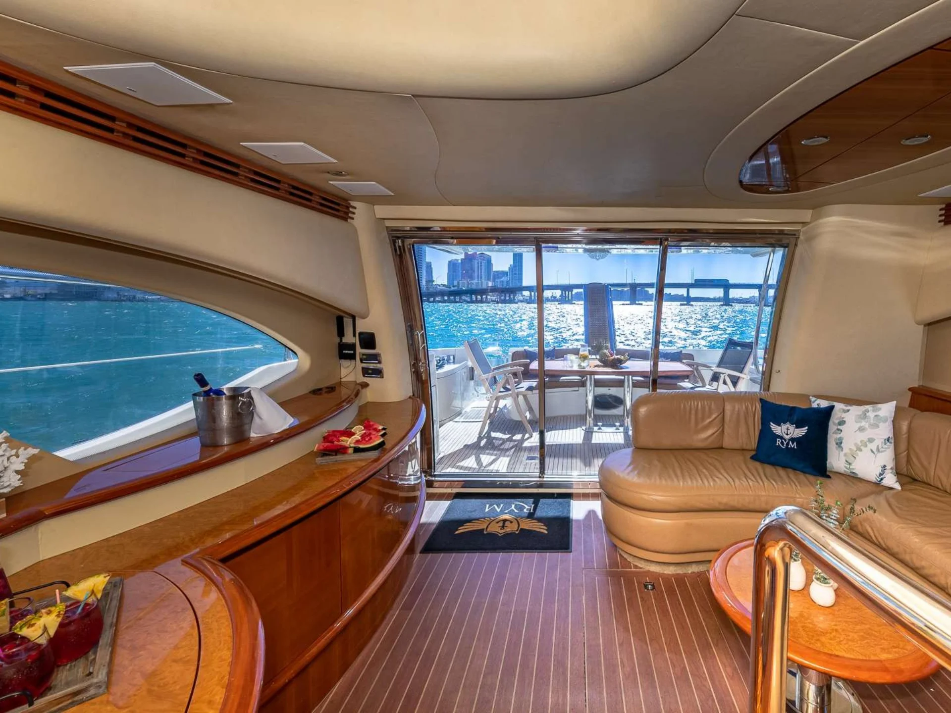 PRICELESS | Azimut 62 - Azimut