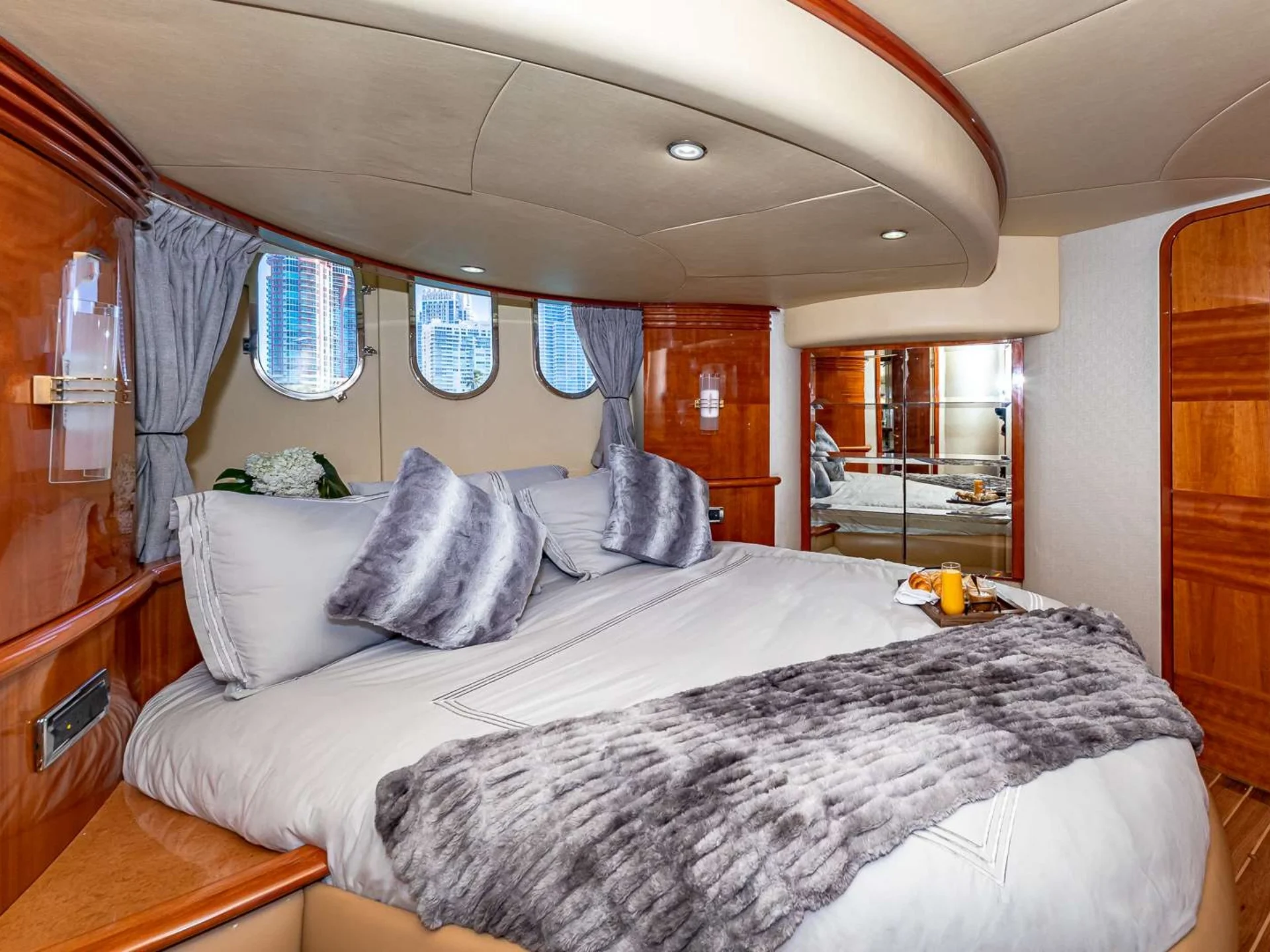 PRICELESS | Azimut 62 - Azimut