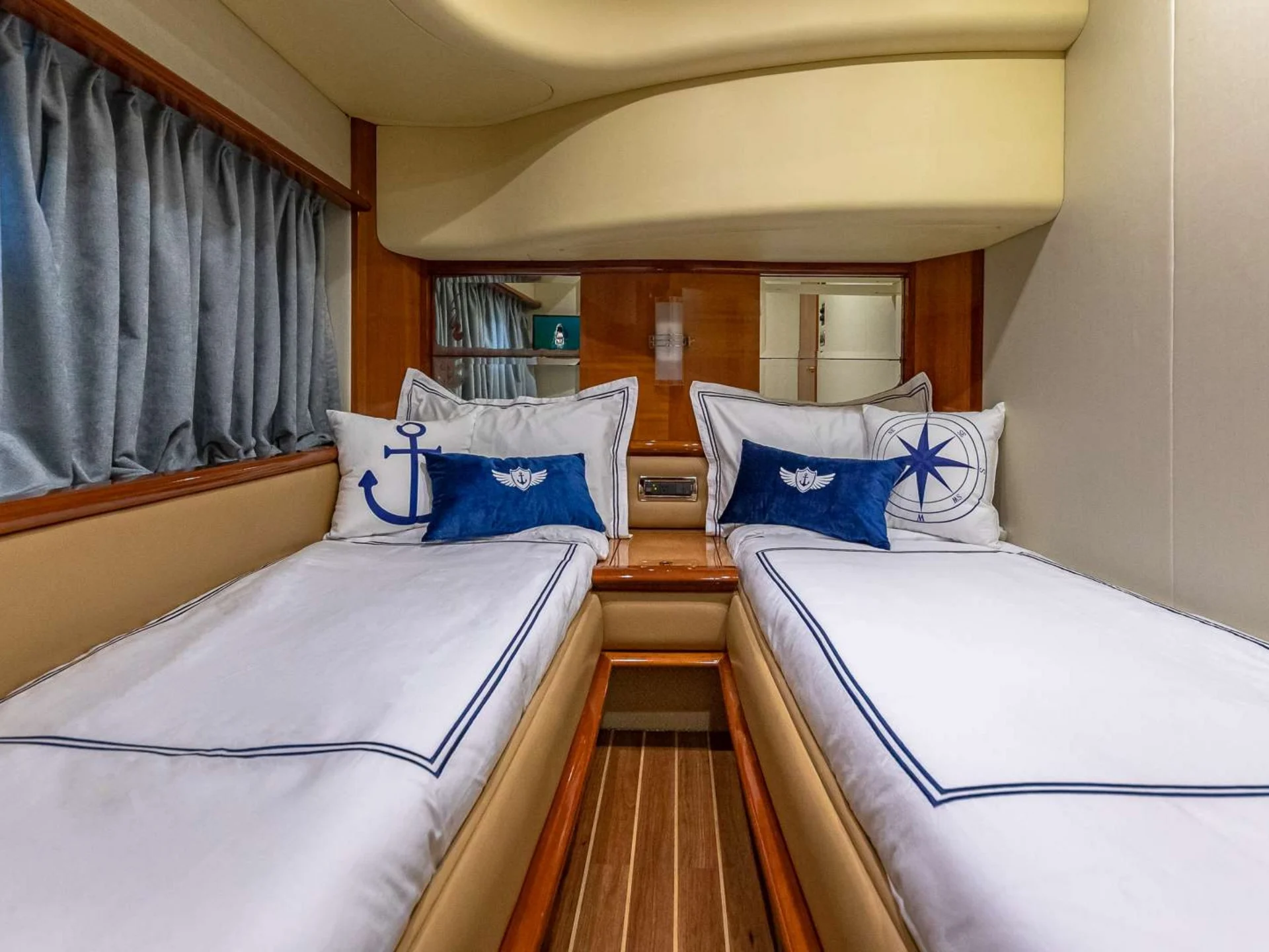 PRICELESS | Azimut 62 - Azimut