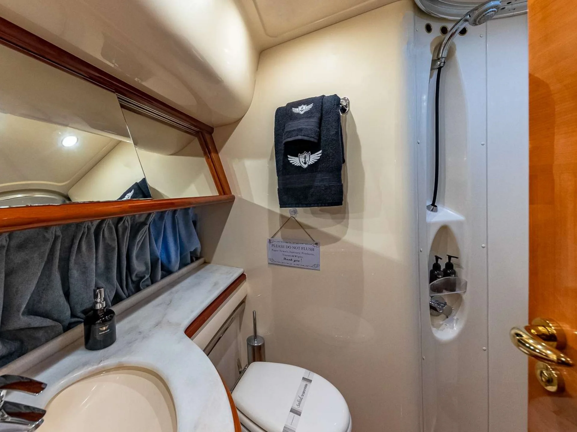 PRICELESS | Azimut 62 - Azimut