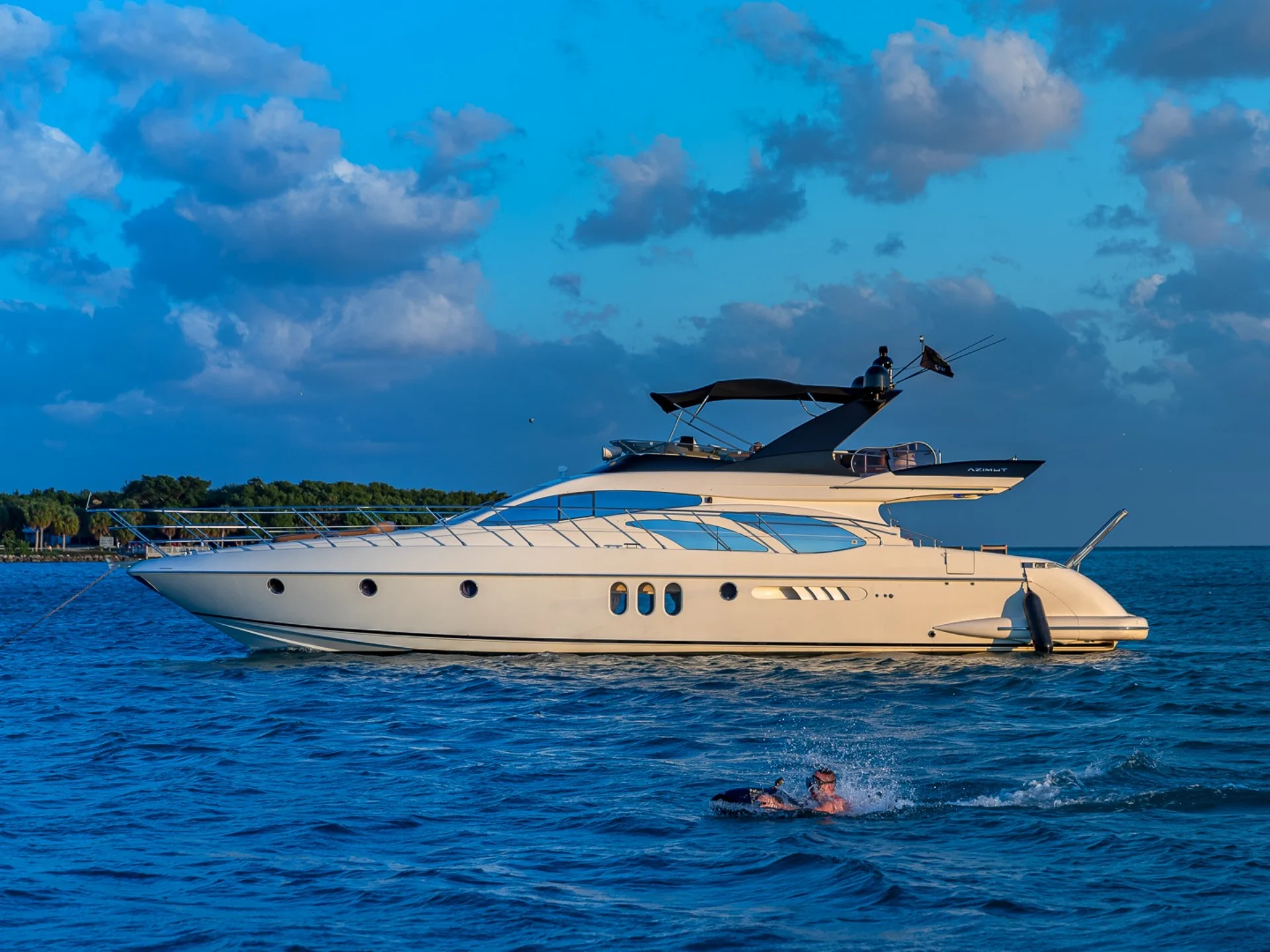 PRICELESS | Azimut 62 - Azimut