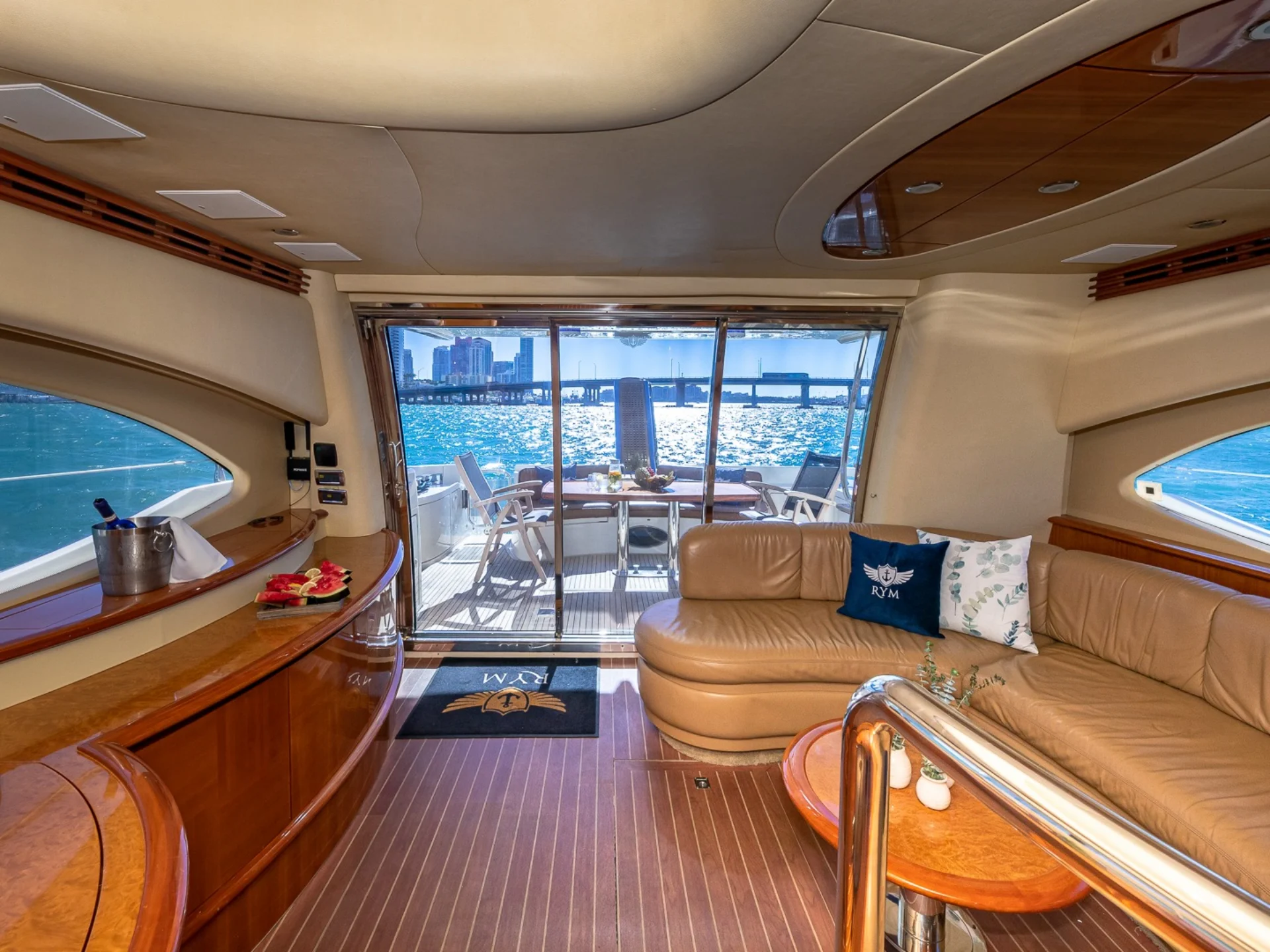 PRICELESS | Azimut 62 - Azimut