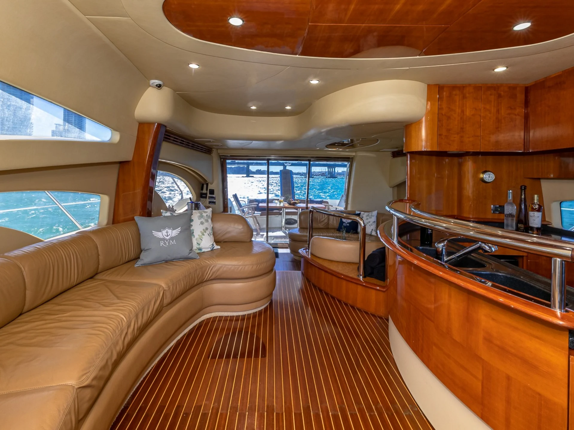 PRICELESS | Azimut 62 - Azimut