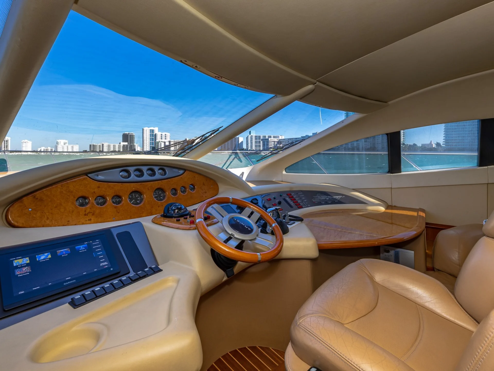 PRICELESS | Azimut 62 - Azimut