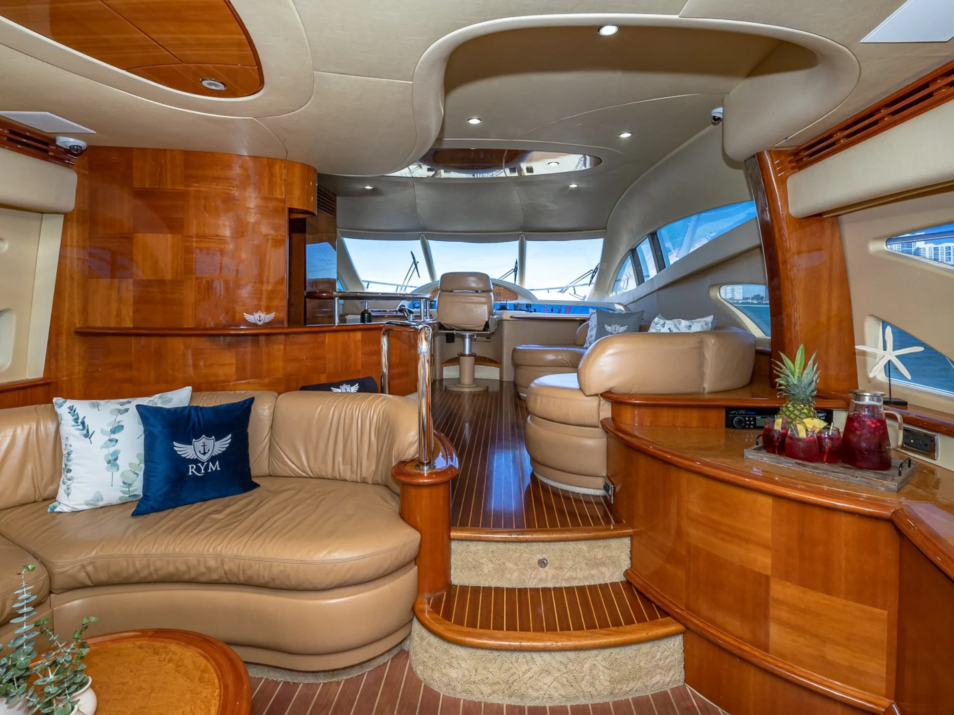 PRICELESS | Azimut 62 - Azimut