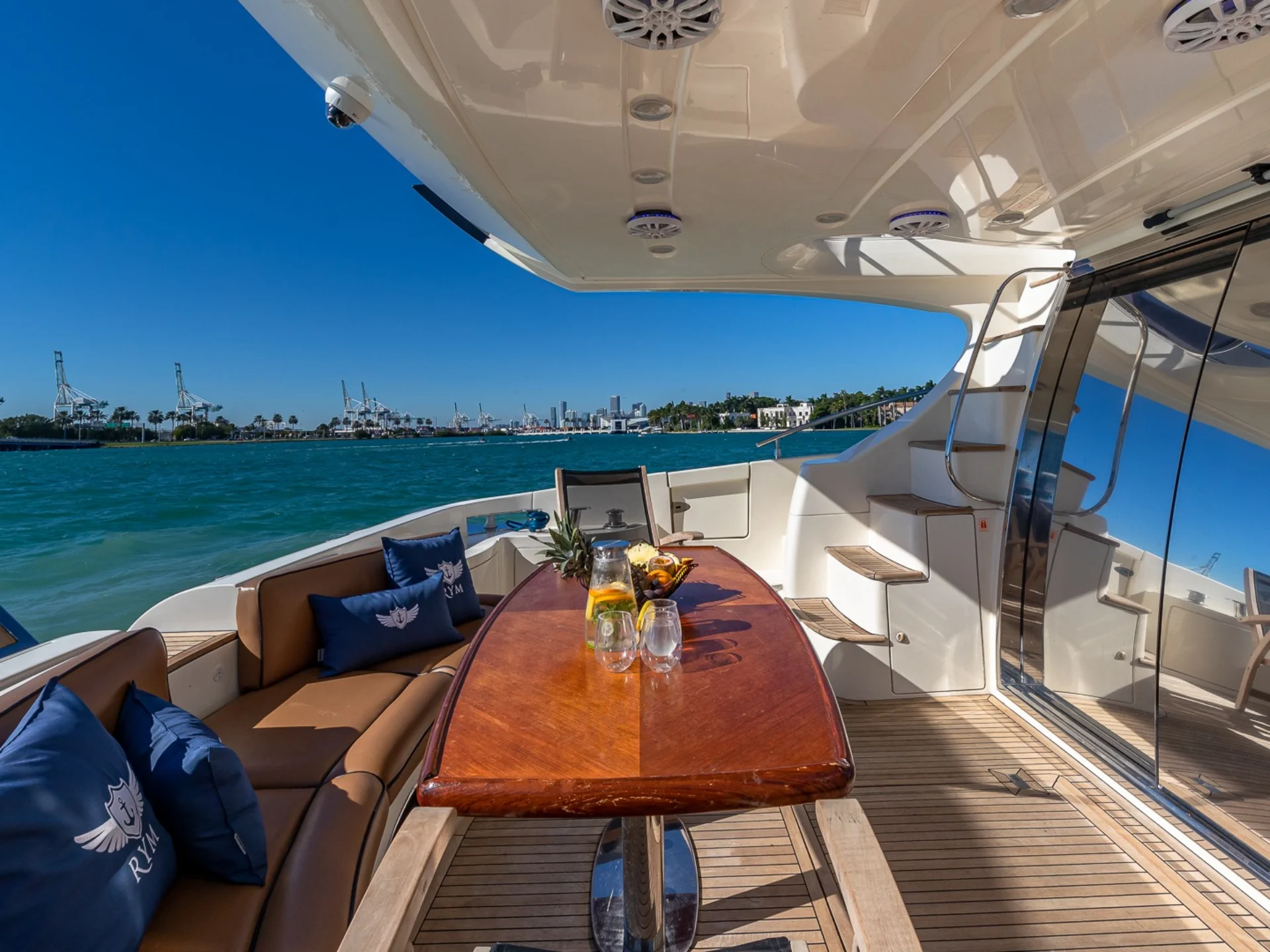 PRICELESS | Azimut 62 - Azimut