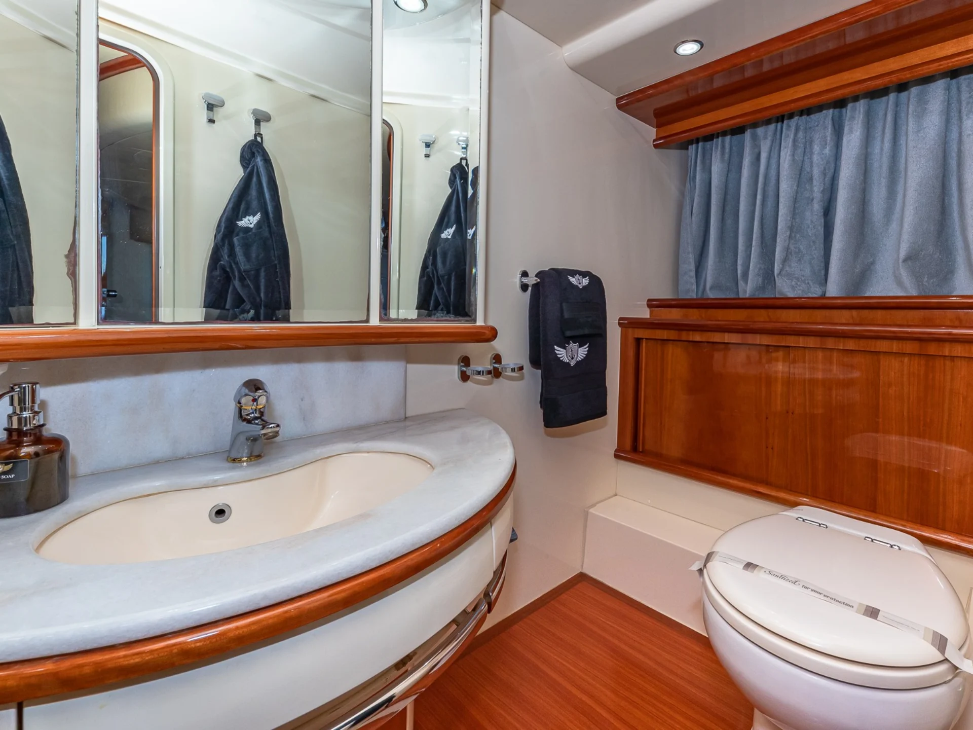 PRICELESS | Azimut 62 - Azimut