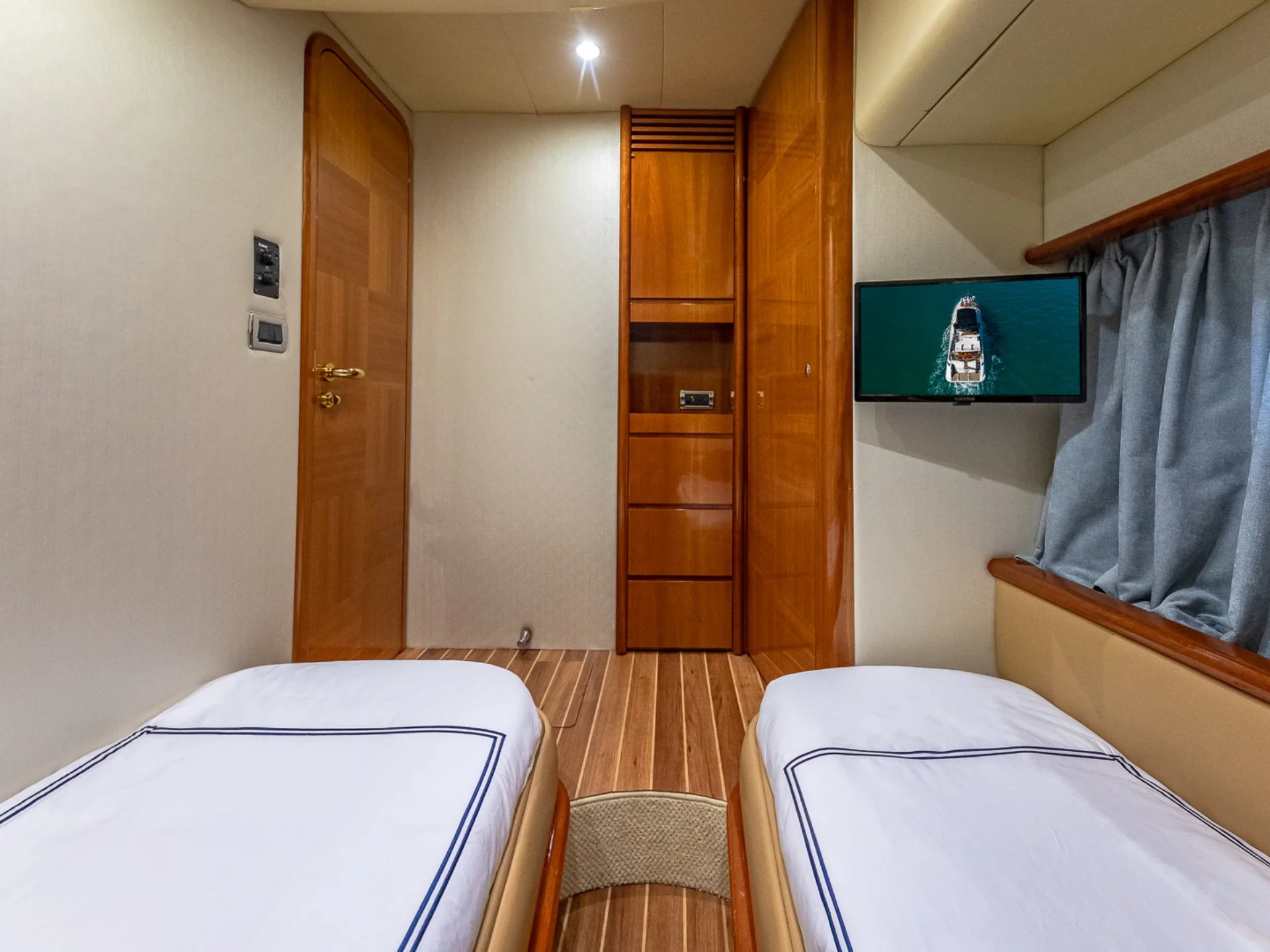 PRICELESS | Azimut 62 - Azimut