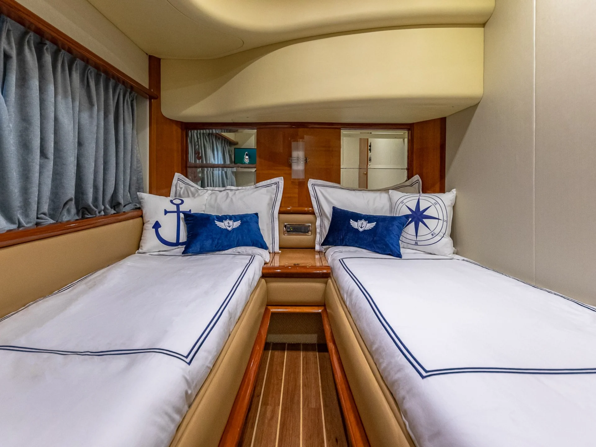 PRICELESS | Azimut 62 - Azimut