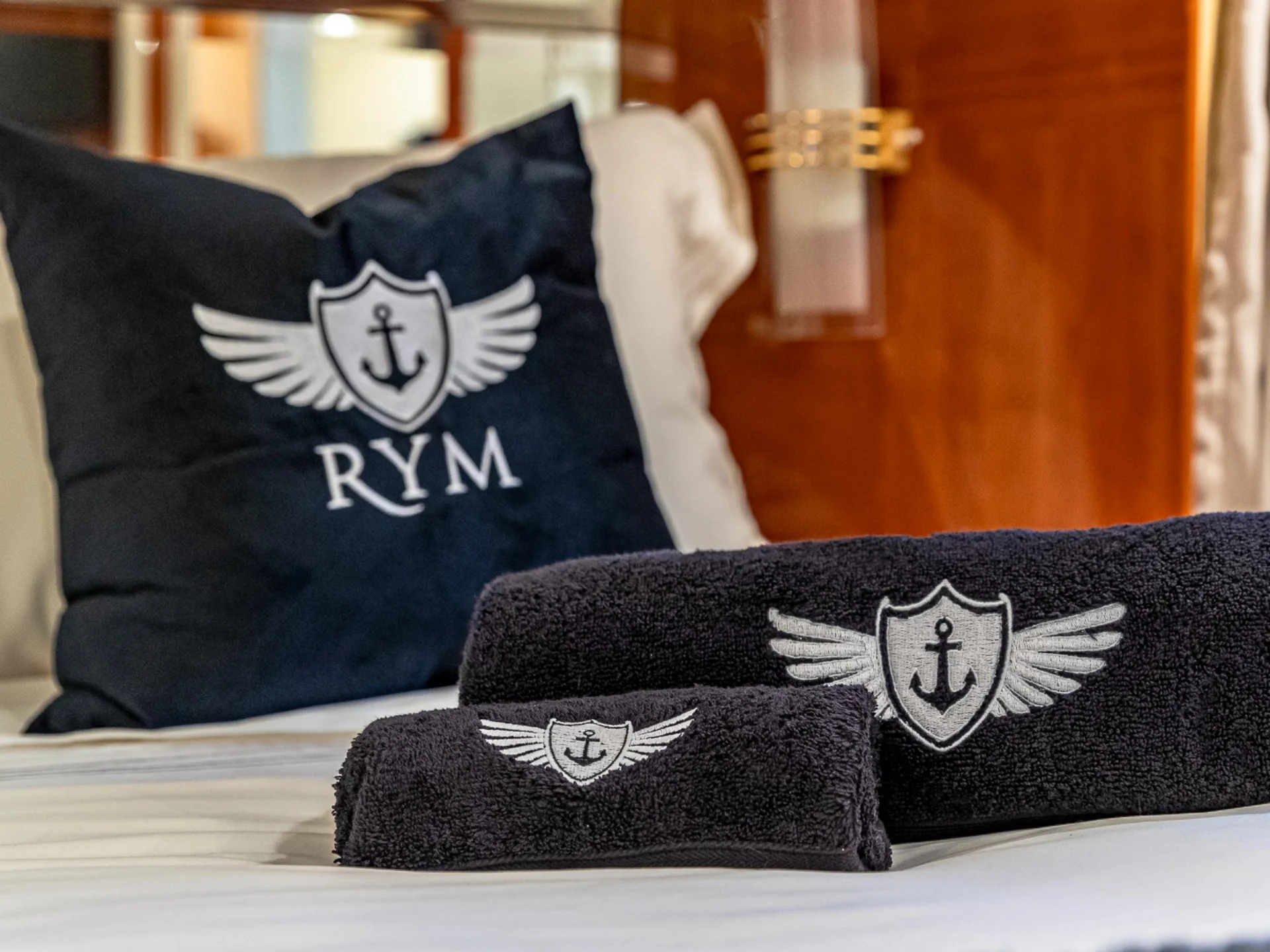 PRICELESS | Azimut 62 - Azimut