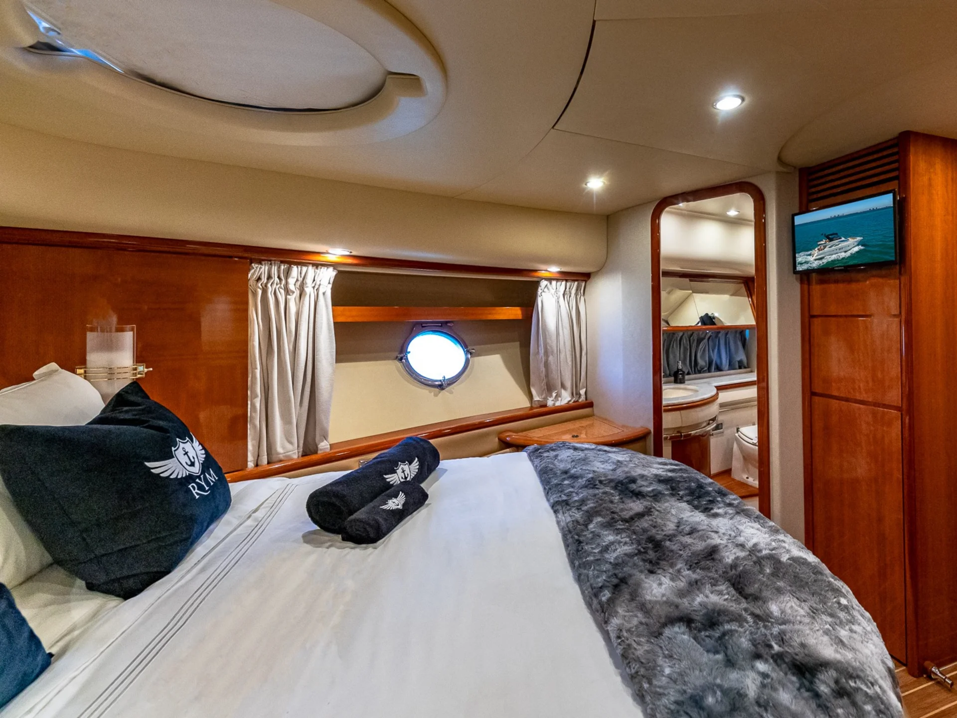 PRICELESS | Azimut 62 - Azimut