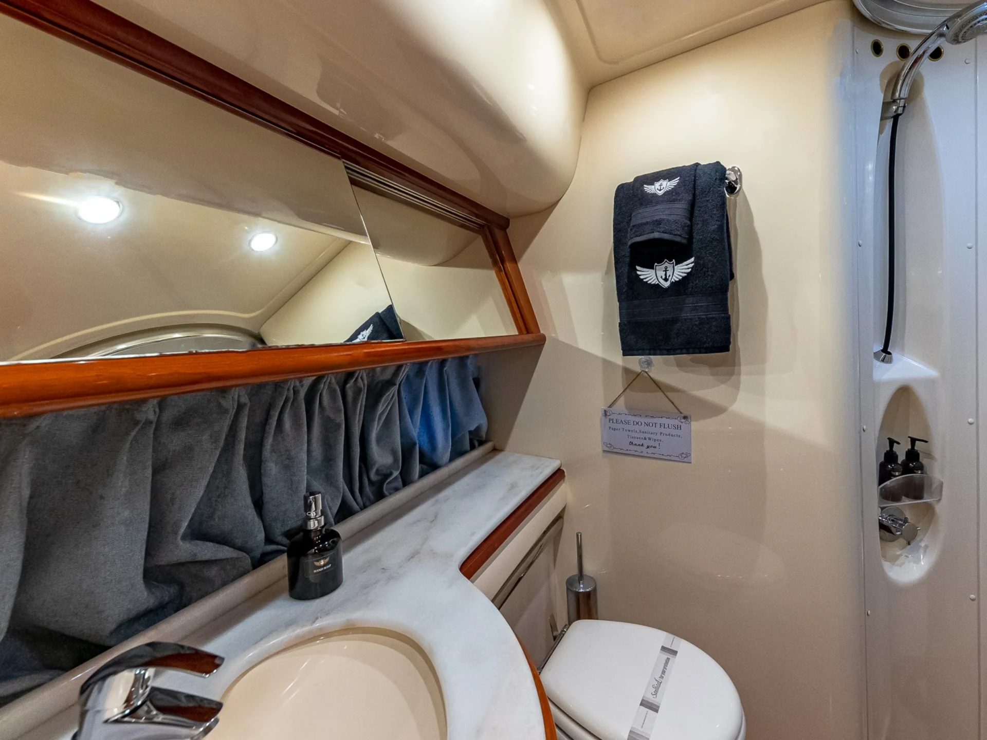 PRICELESS | Azimut 62 - Azimut