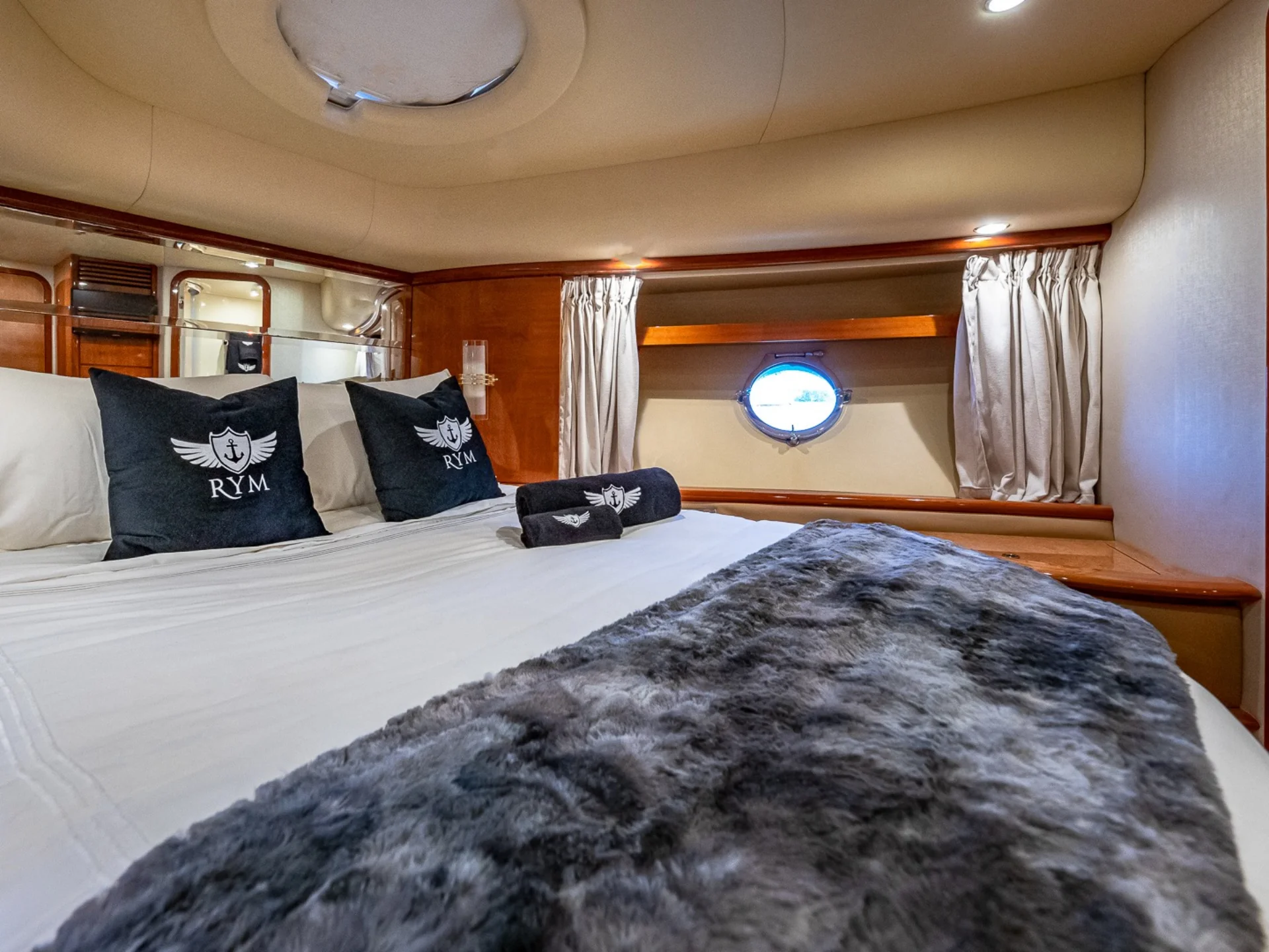 PRICELESS | Azimut 62 - Azimut