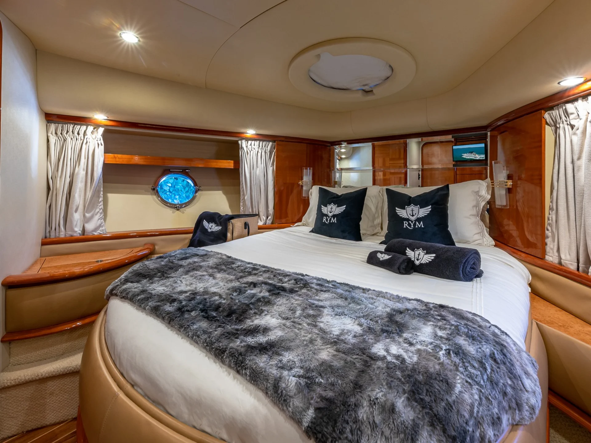 PRICELESS | Azimut 62 - Azimut