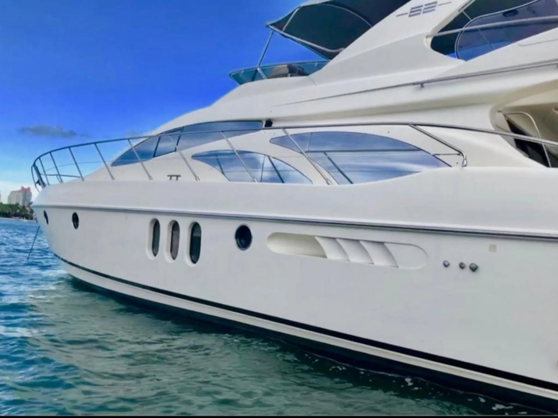 PRICELESS | Azimut 62 - Azimut