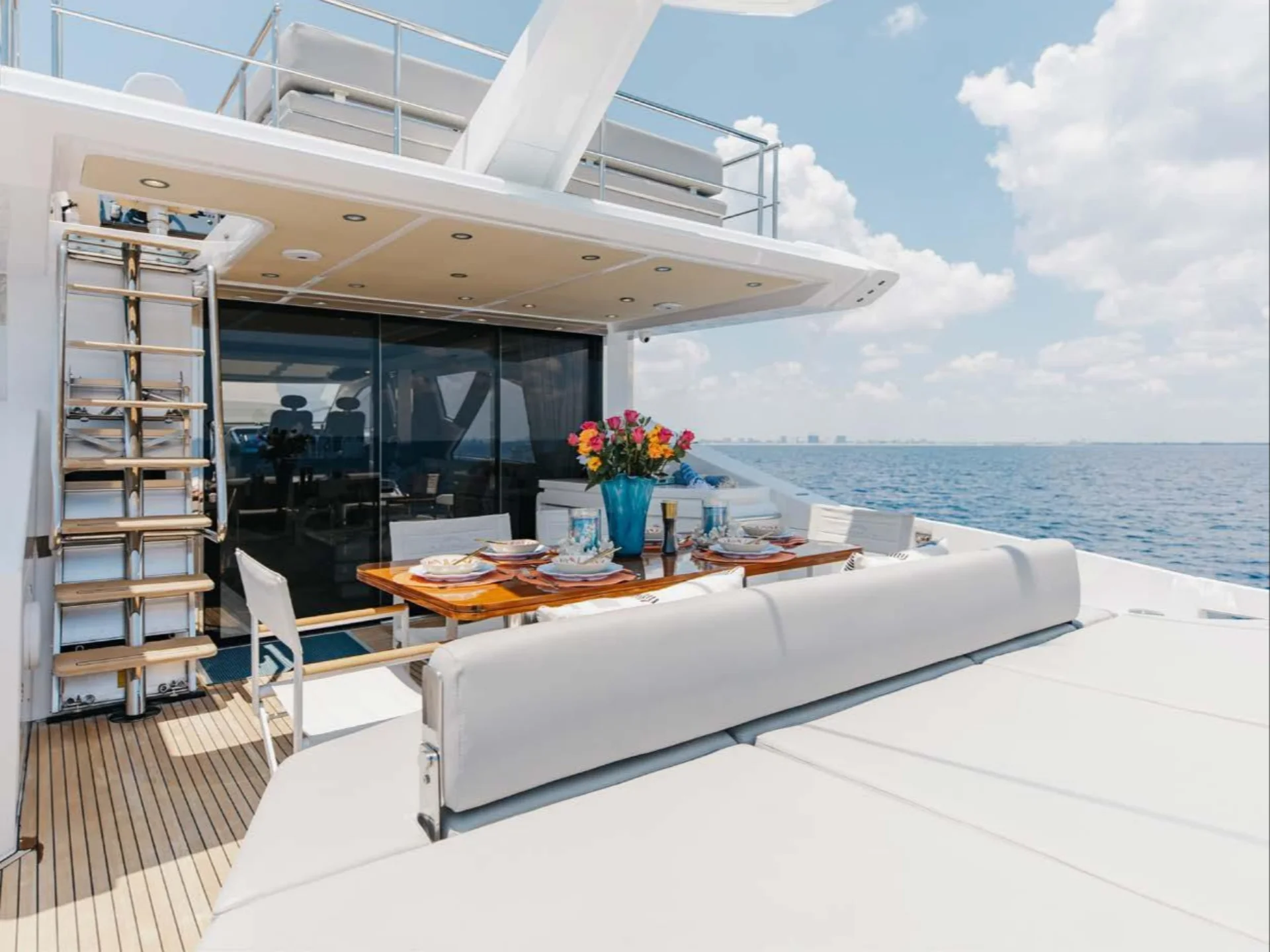 HIGH MAINTENANCE | Azimut 77S - Azimut