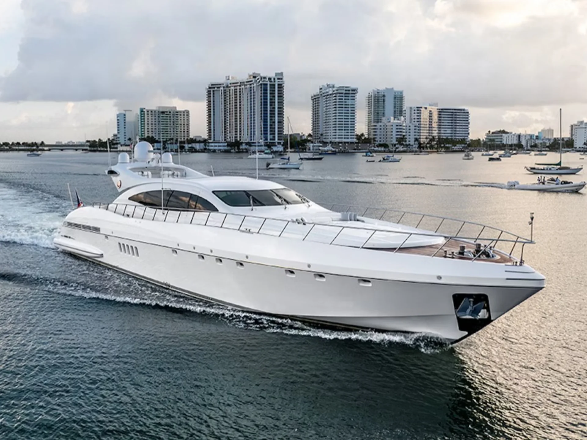 TOTAL | Mangusta 108