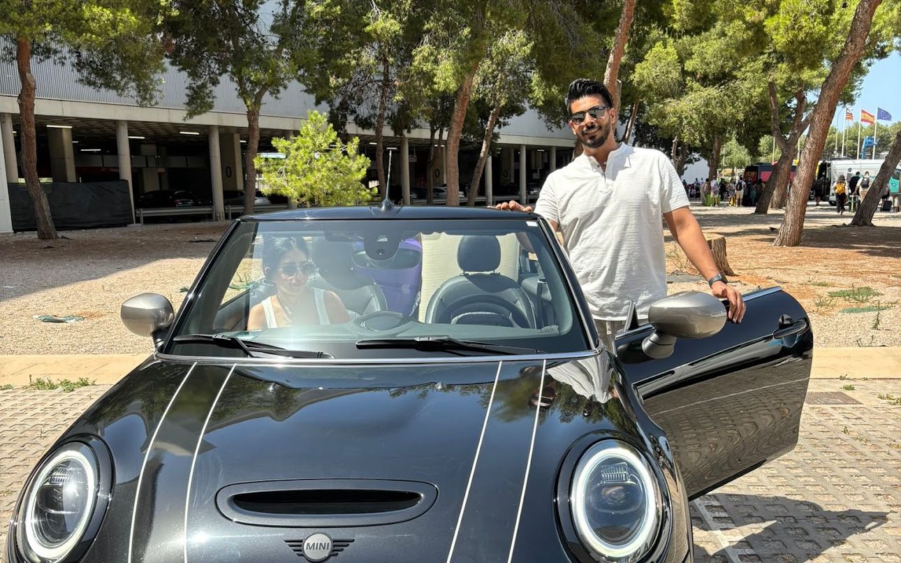 Azul Cars-kund med en Mini Cooper S Cabrio på Mallorca