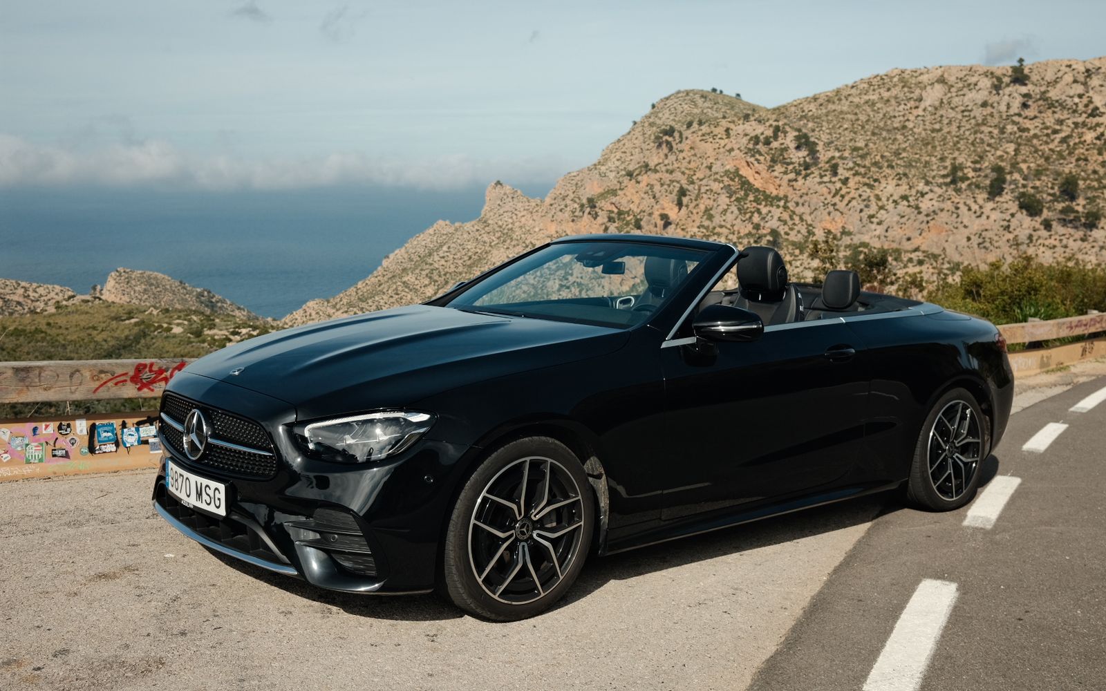 Mercedes-Benz E-Class Cabriolet på en bergsväg i Serra de Tramuntana