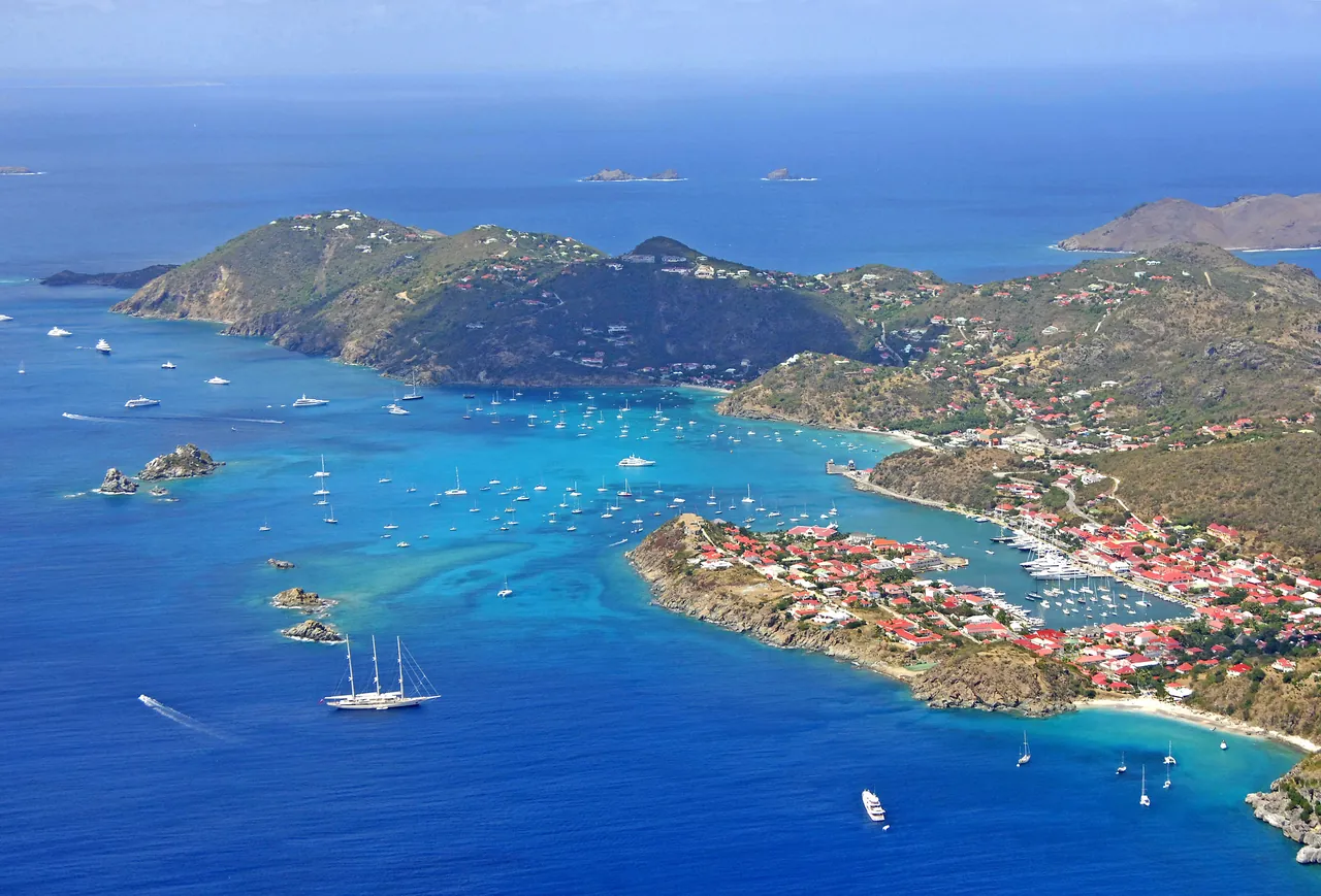 Superyacht cruising Caribbean waters for a festive charter