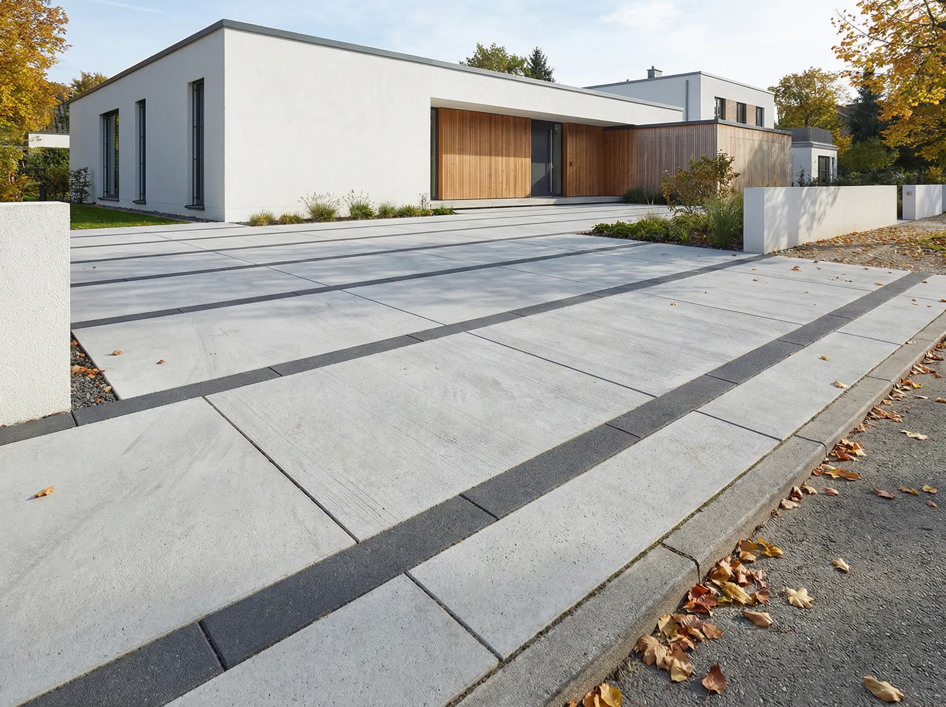 Moderne Einfahrt pflastern Berlin: Großformatplatten, Beton-Naturstein-Mix und Architekturstile