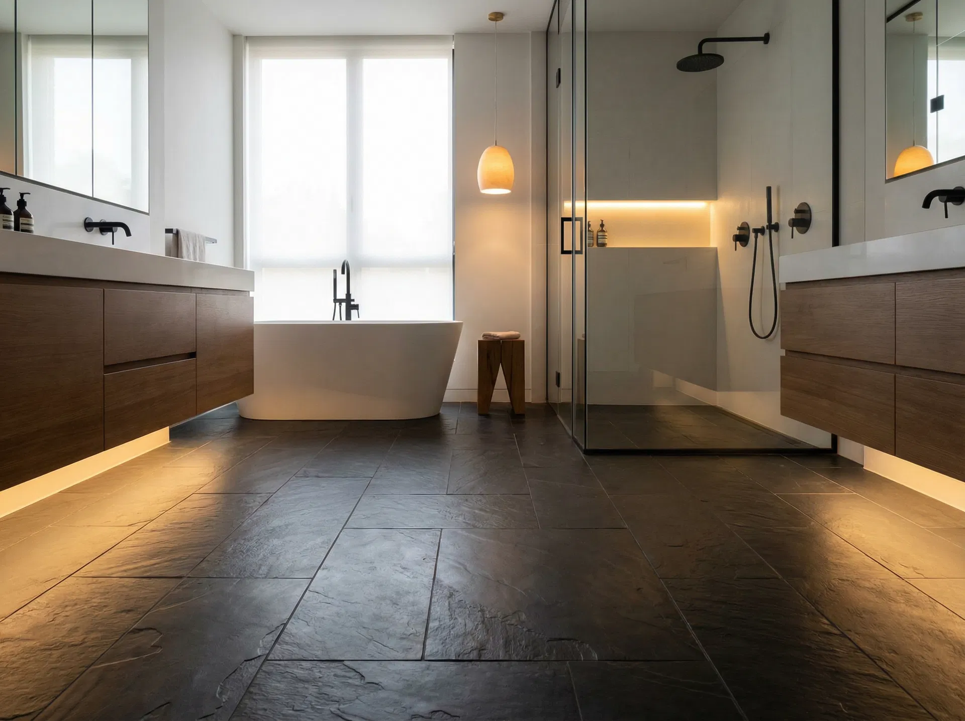 Nahaufnahme der charakteristischen Textur einer Schieferplatte