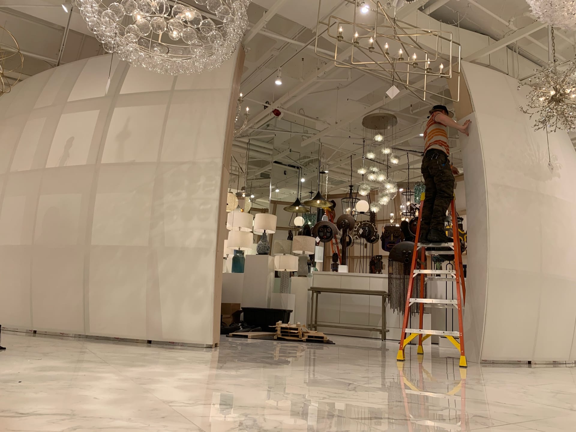 "The Egg" Showroom, Currey & Company - Image 4